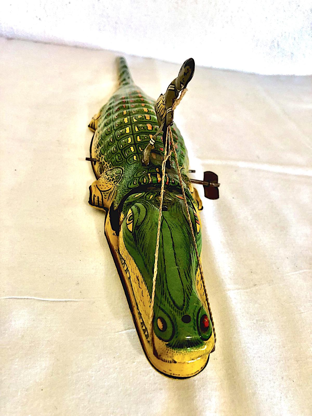 Classico americano J. Chein & Company 1930s Wind-up Toy of a Boy Riding an Alligator in vendita