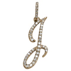 J Cursive Charm – Anhänger aus massivem 18-karätigem Gelbgold mit natürlichem Diamanten