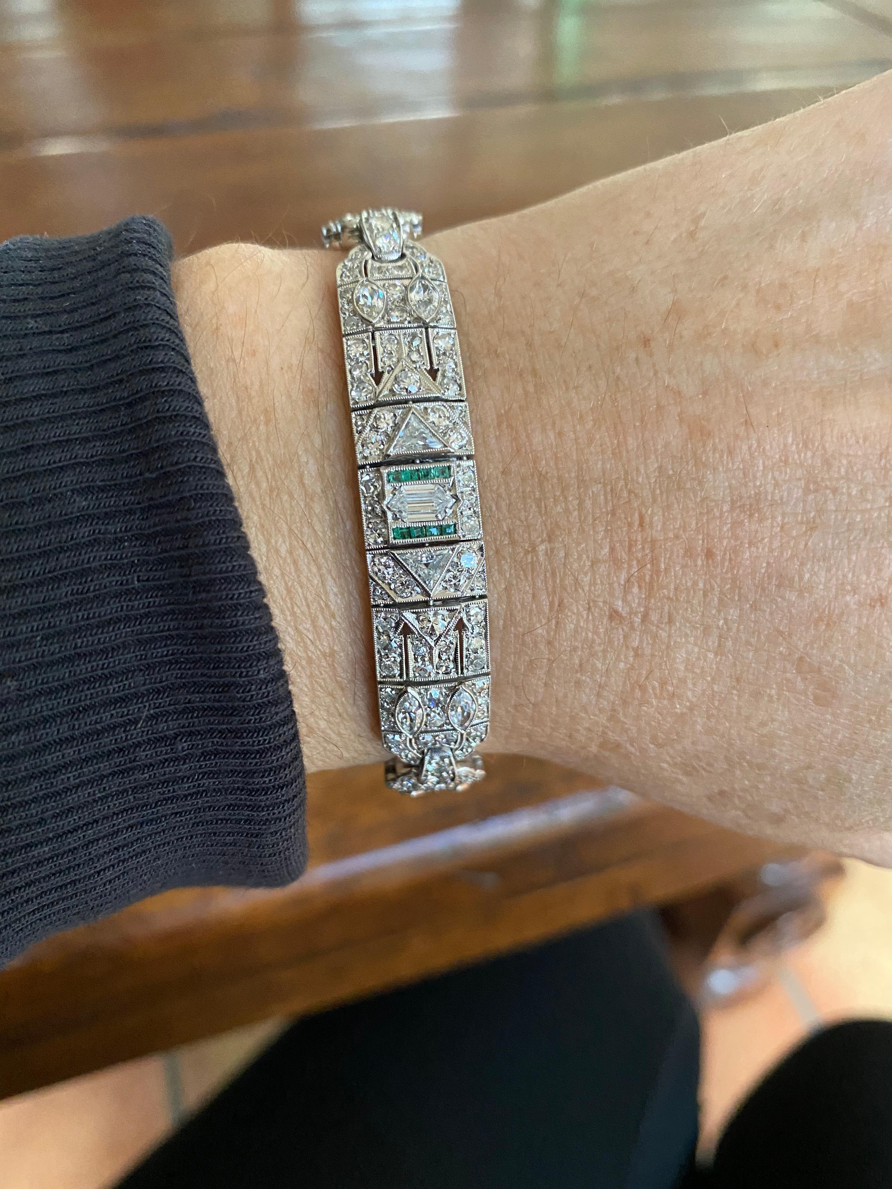 J. F. Co. Gliederarmband aus Platin mit Diamanten und Smaragden im Art déco-Stil 5