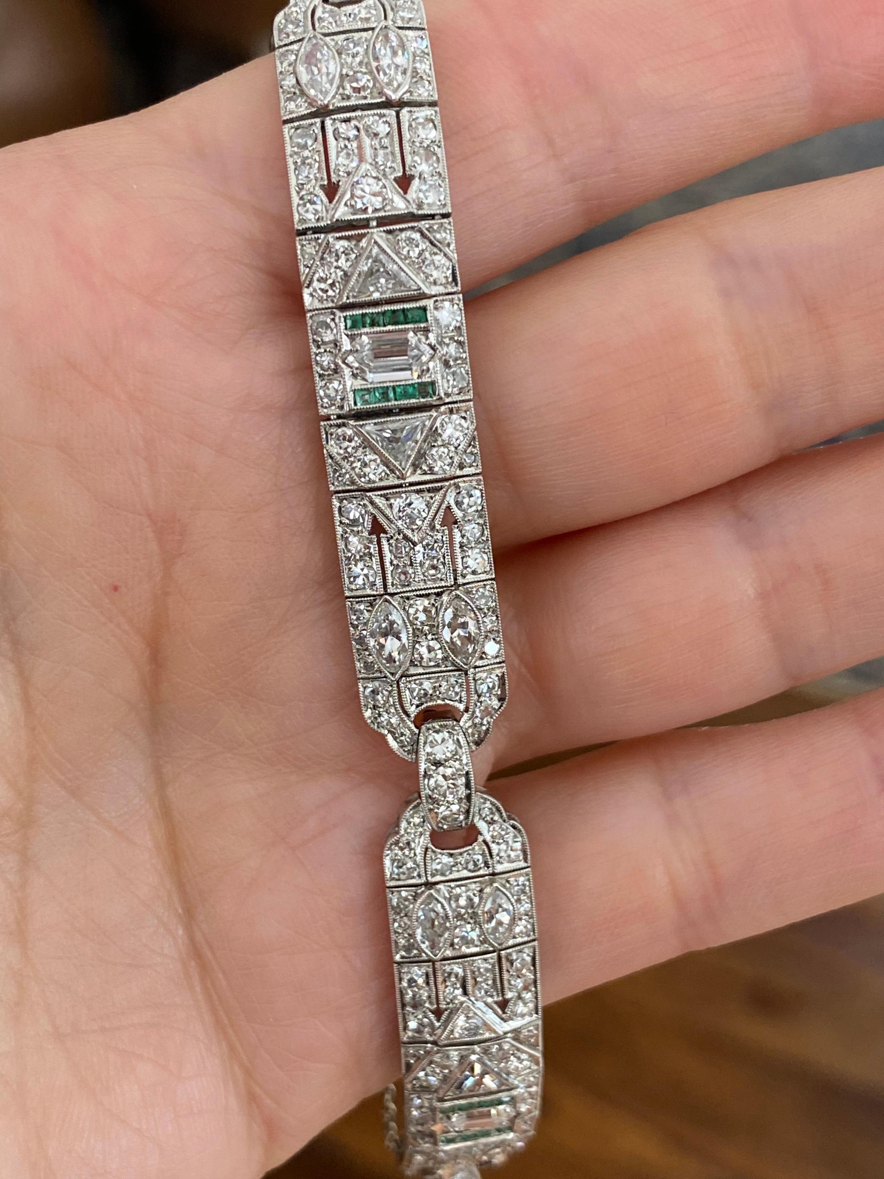 J. F. Co. Gliederarmband aus Platin mit Diamanten und Smaragden im Art déco-Stil 6