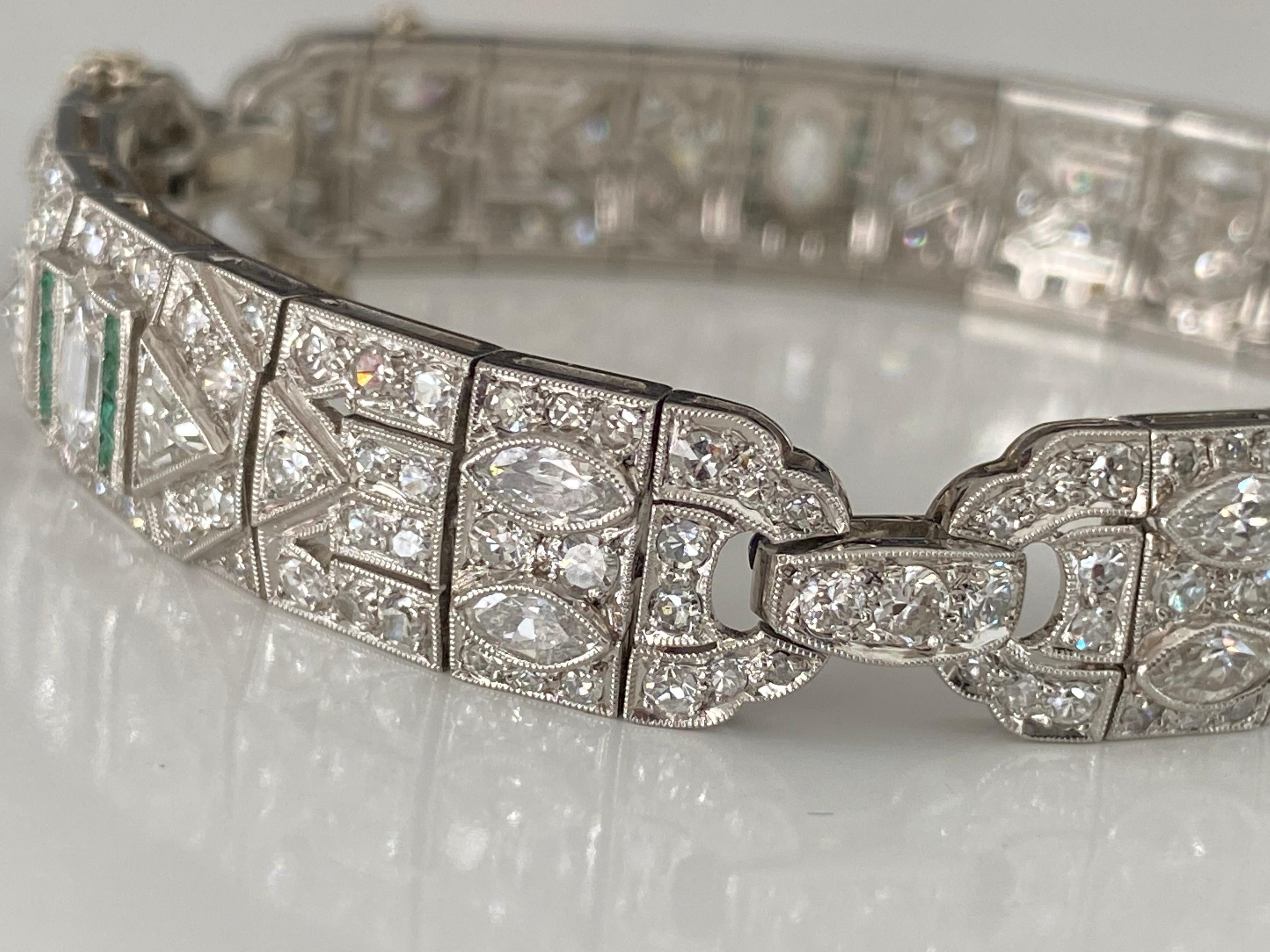J. F. Co. Gliederarmband aus Platin mit Diamanten und Smaragden im Art déco-Stil Damen
