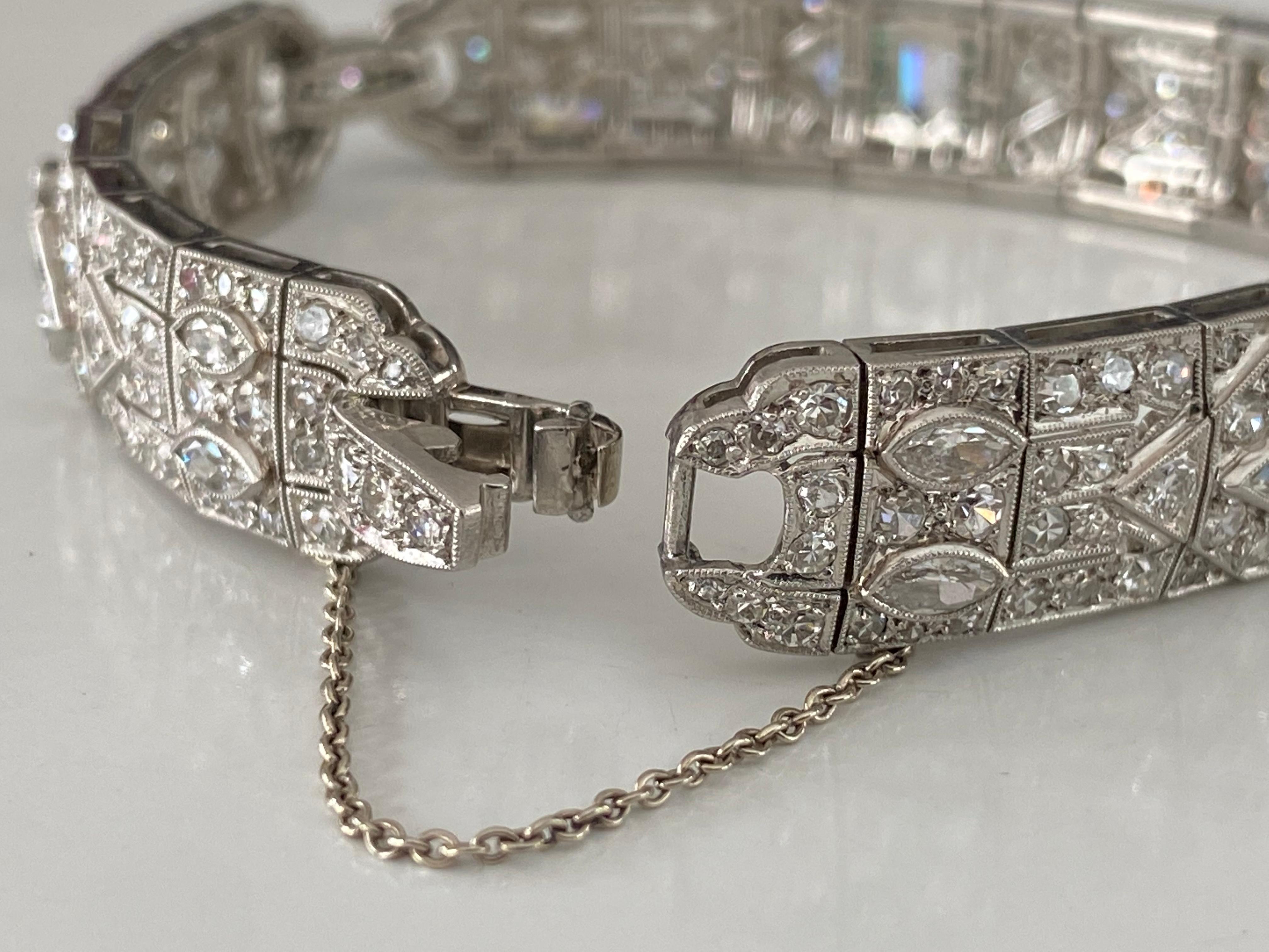 J. F. Co. Gliederarmband aus Platin mit Diamanten und Smaragden im Art déco-Stil 2