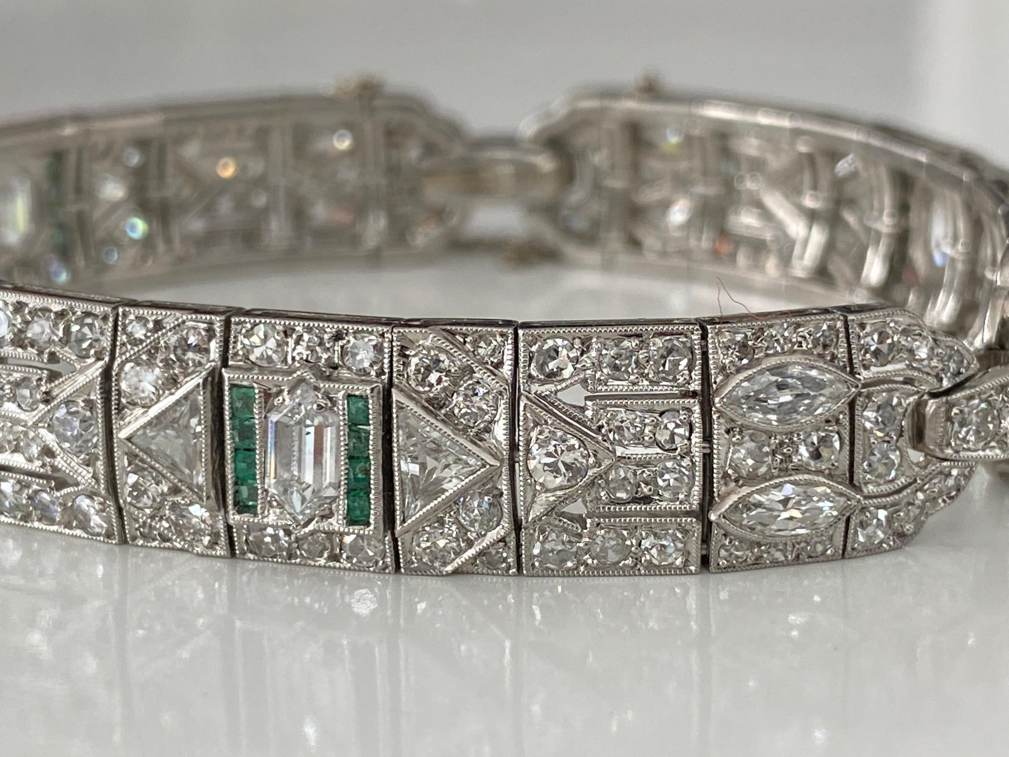 J. F. Co. Gliederarmband aus Platin mit Diamanten und Smaragden im Art déco-Stil 3