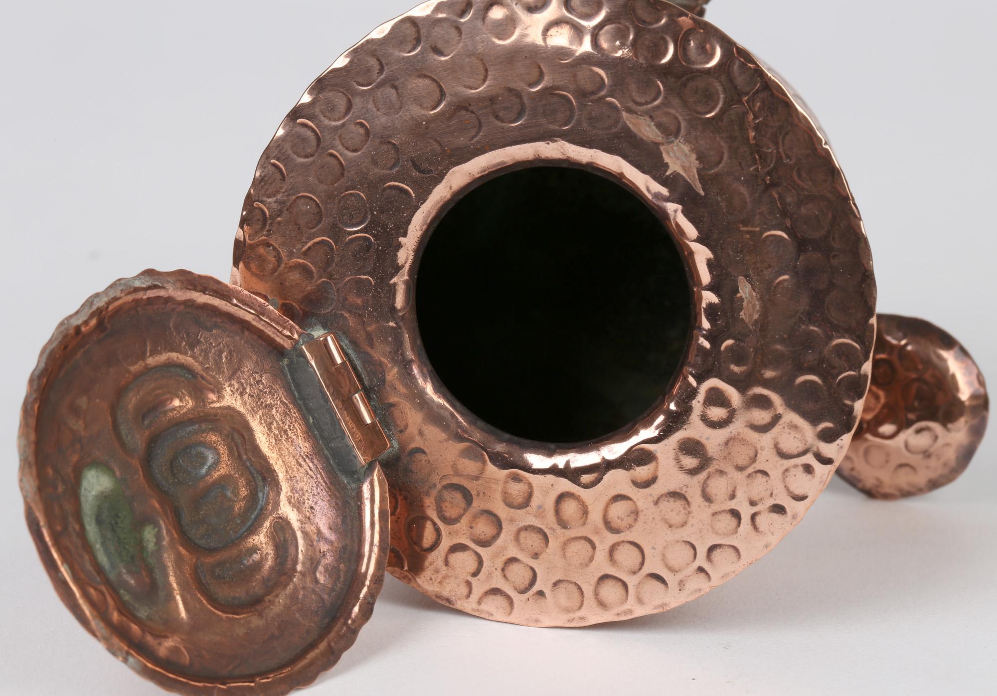 J F Poole Hayle Arts & Crafts Handbeaten Cornish Copper Inkwell In Good Condition For Sale In Bishop's Stortford, Hertfordshire