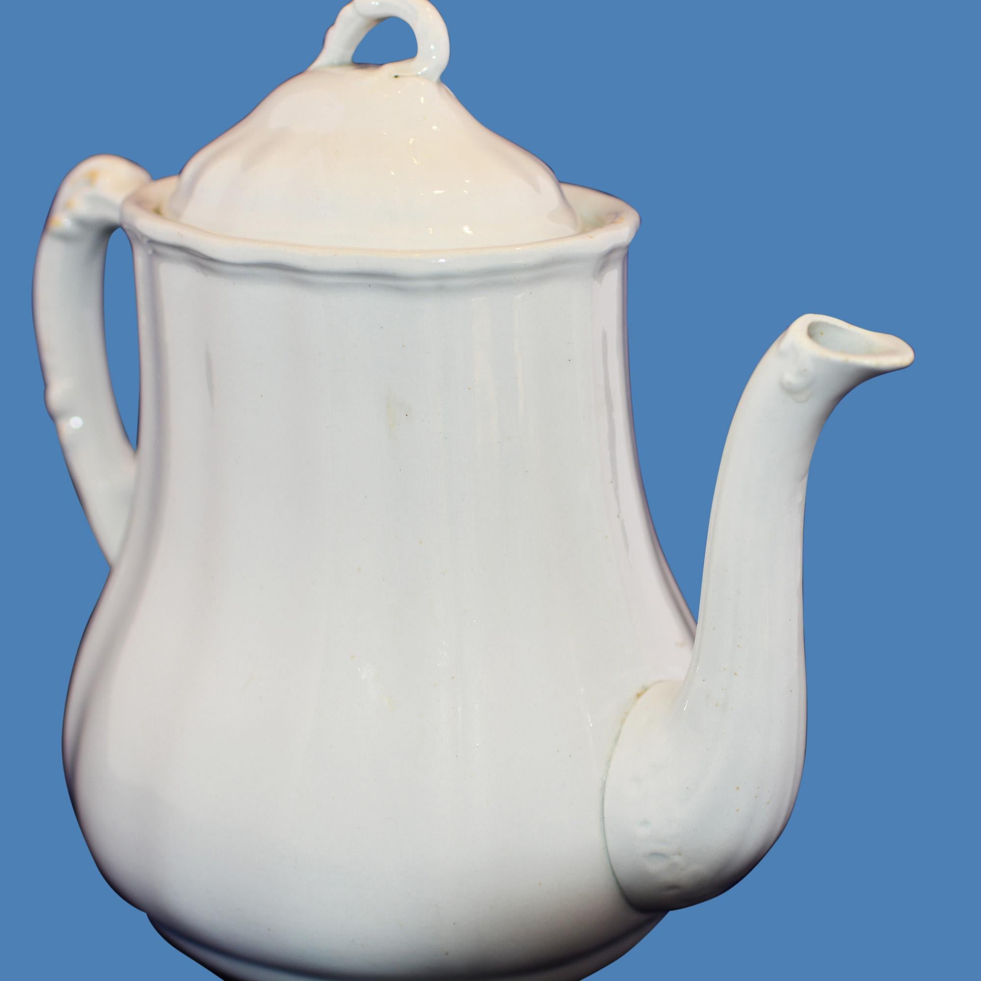 J & G Meakin English Ironstone Coffee Pot Teapot In Good Condition For Sale In Pataskala, OH