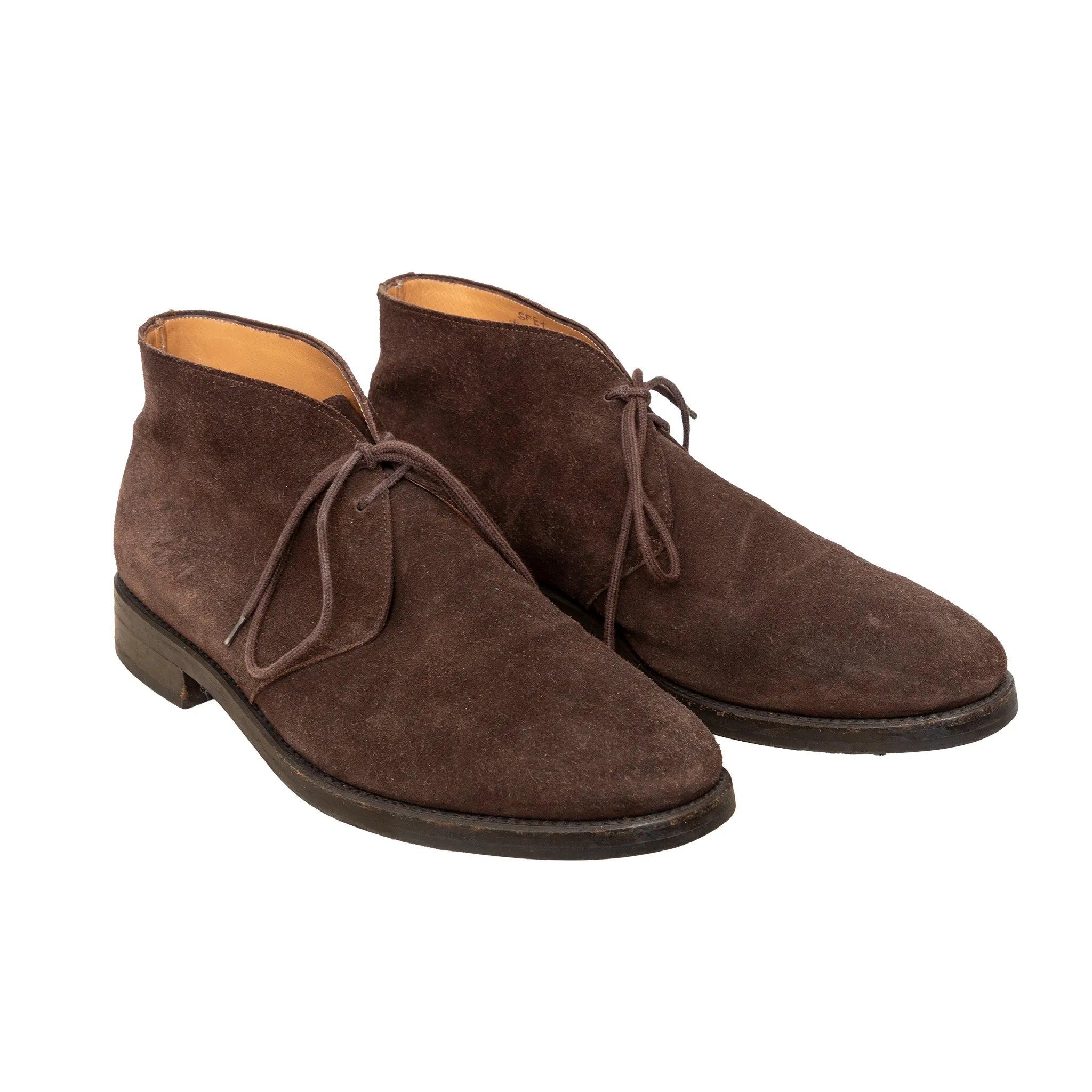 Eleganti scarpe in pelle scamosciata marrone di J. Brown, risalenti agli anni 2010. Queste scarpe stringate presentano una classica punta a mandorla e un tacco basso, realizzati a mano in pelle scamosciata di alta qualità per un look raffinato e