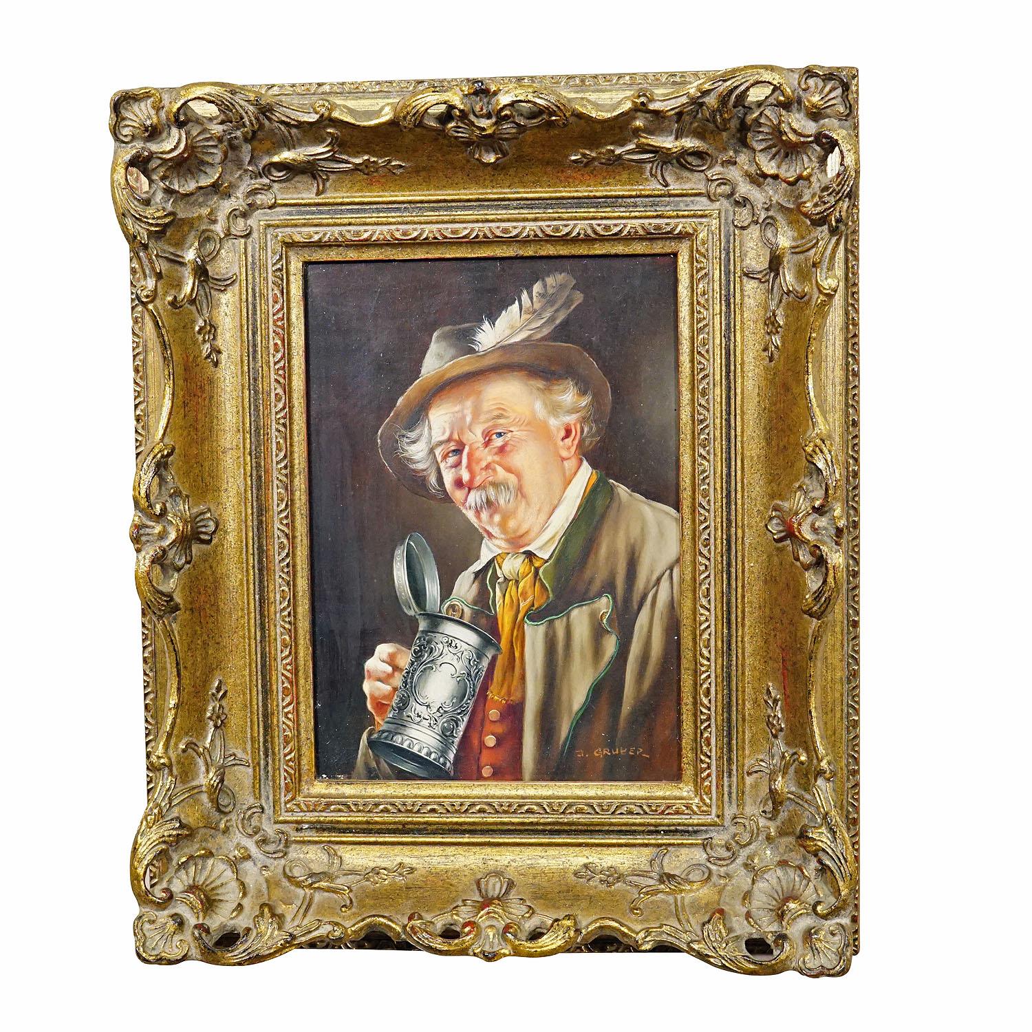 J. Gruber – Porträt eines bayerischen Volksmannes mit Bierbecher, Öl auf Holz

Ein farbenfrohes Ölgemälde, das einen biertrinkenden, volkstümlichen bayerischen Mann in seinem Sonntagsgewand darstellt. Gemalt auf Holz mit Pastellfarben um 1950.