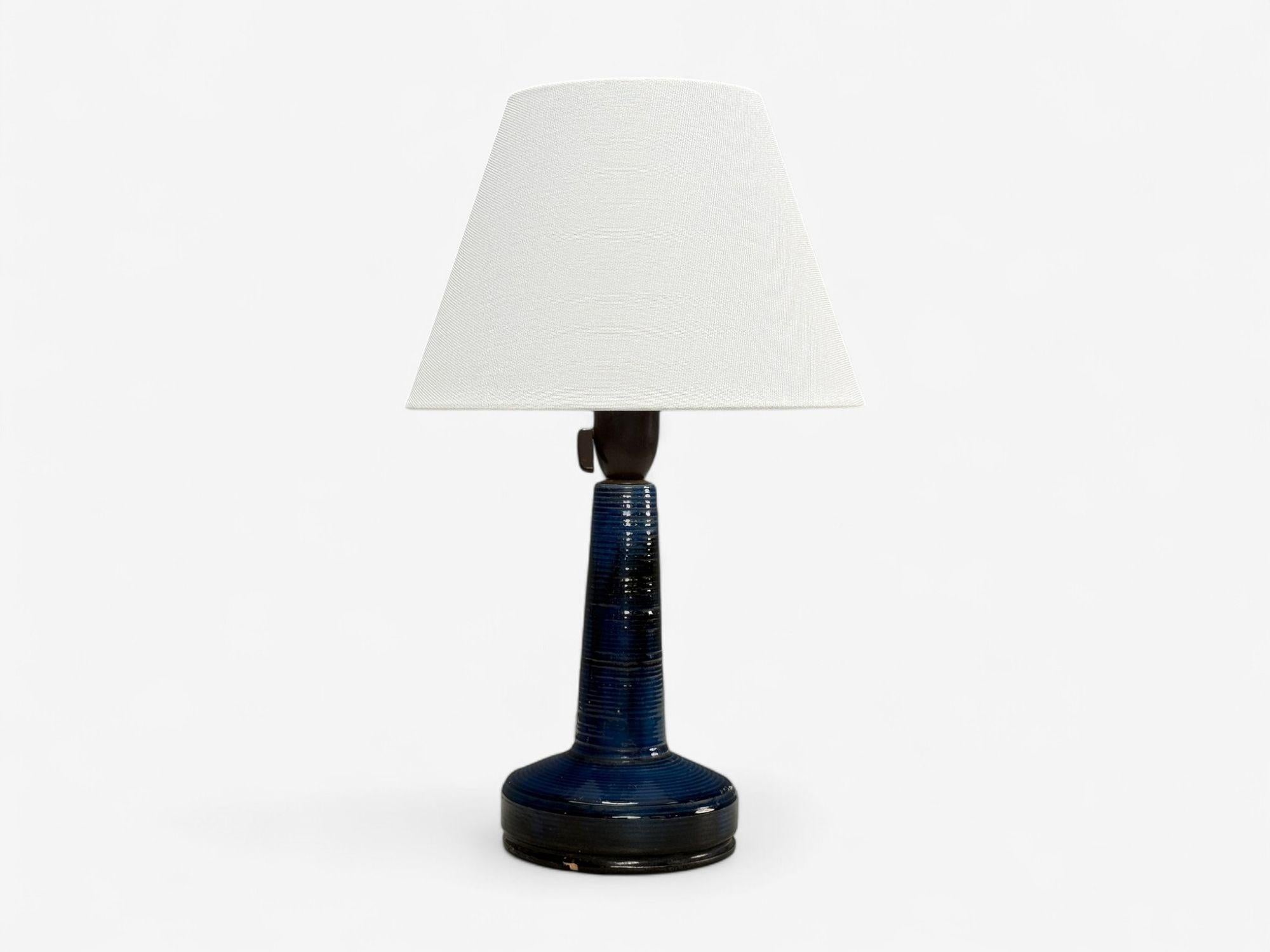 Mid-Century Modern J. Holstein Keramik, grès bleu, lampe de table, Danemark, années 1960 en vente
