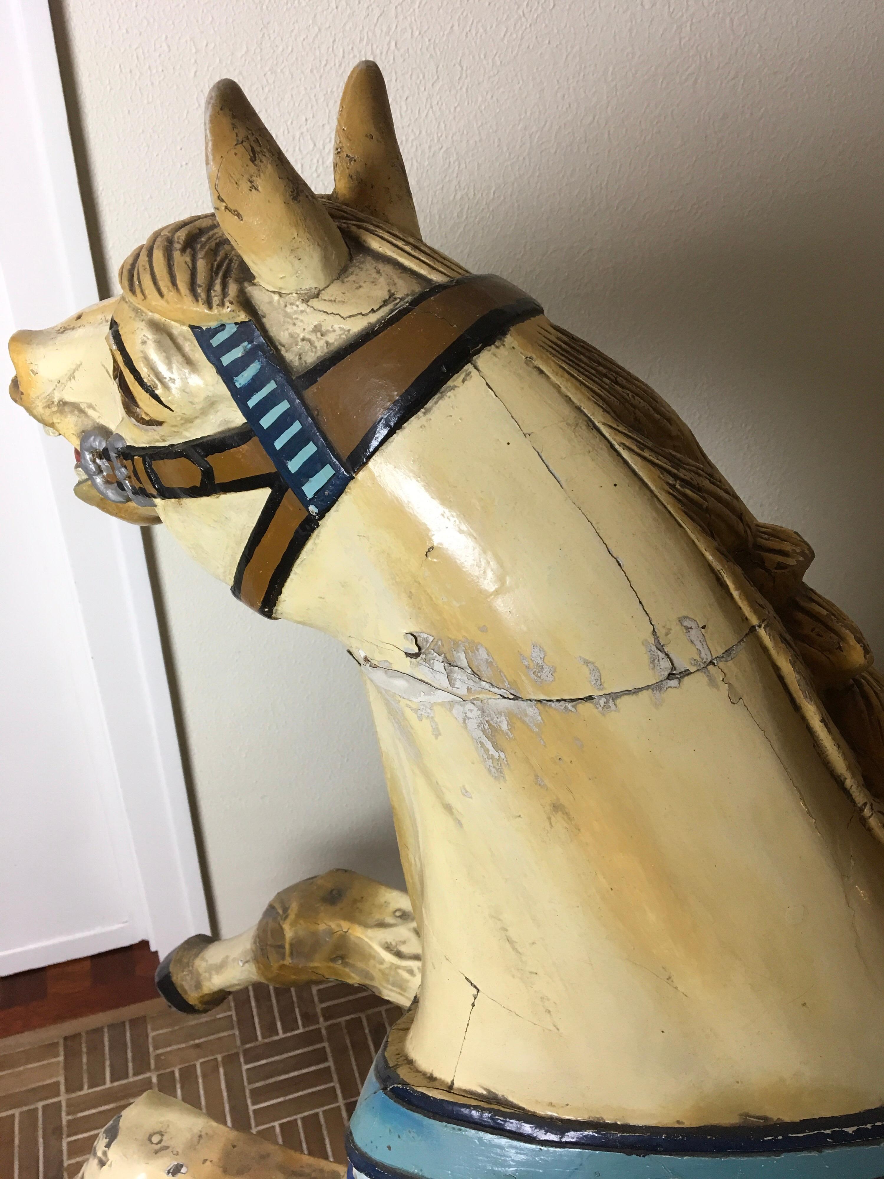 Cheval de manège en bois sculpté J. Hbner,  Début du XXe siècle, Allemagne en vente 1