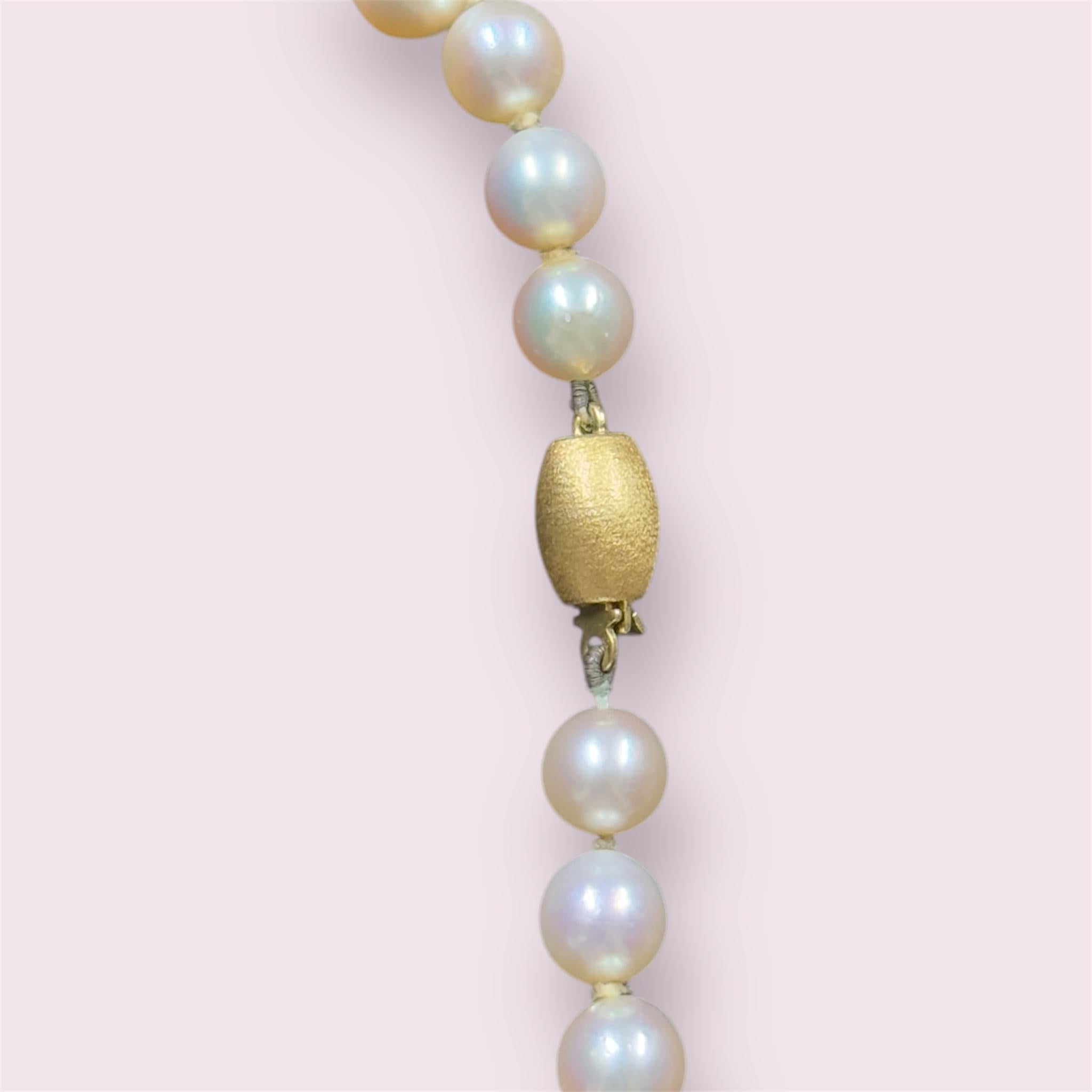 J KÖHLE(JKA)Pforzheim Collana di perle con chiusura in oro 18kt e orecchini abbinati in oro 18kt. in vendita 2