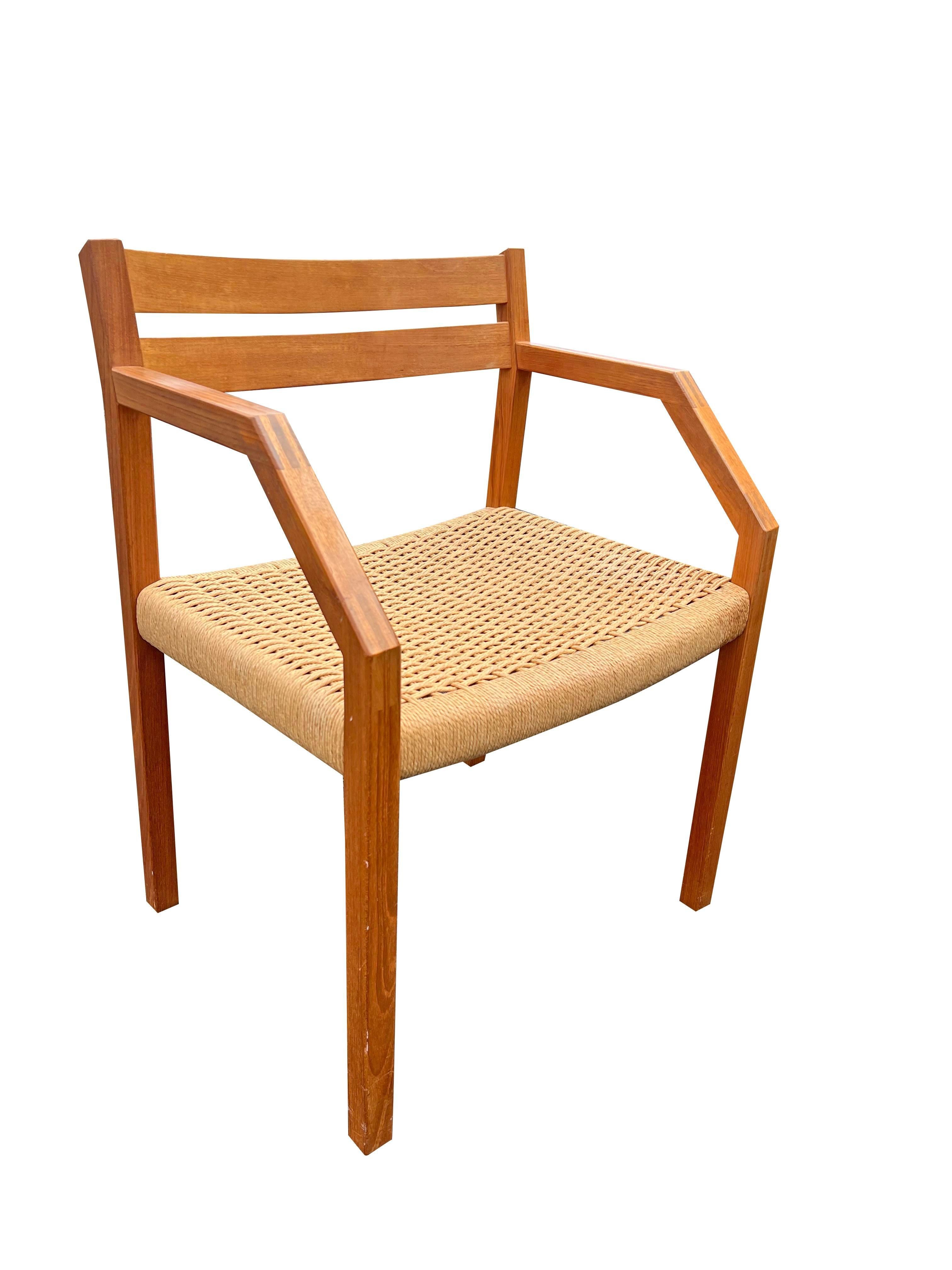 J. J.L.A. Moller Sedie da pranzo danesi in teak modello 404 con seduta in corde di giunco - set di 6 in vendita 1