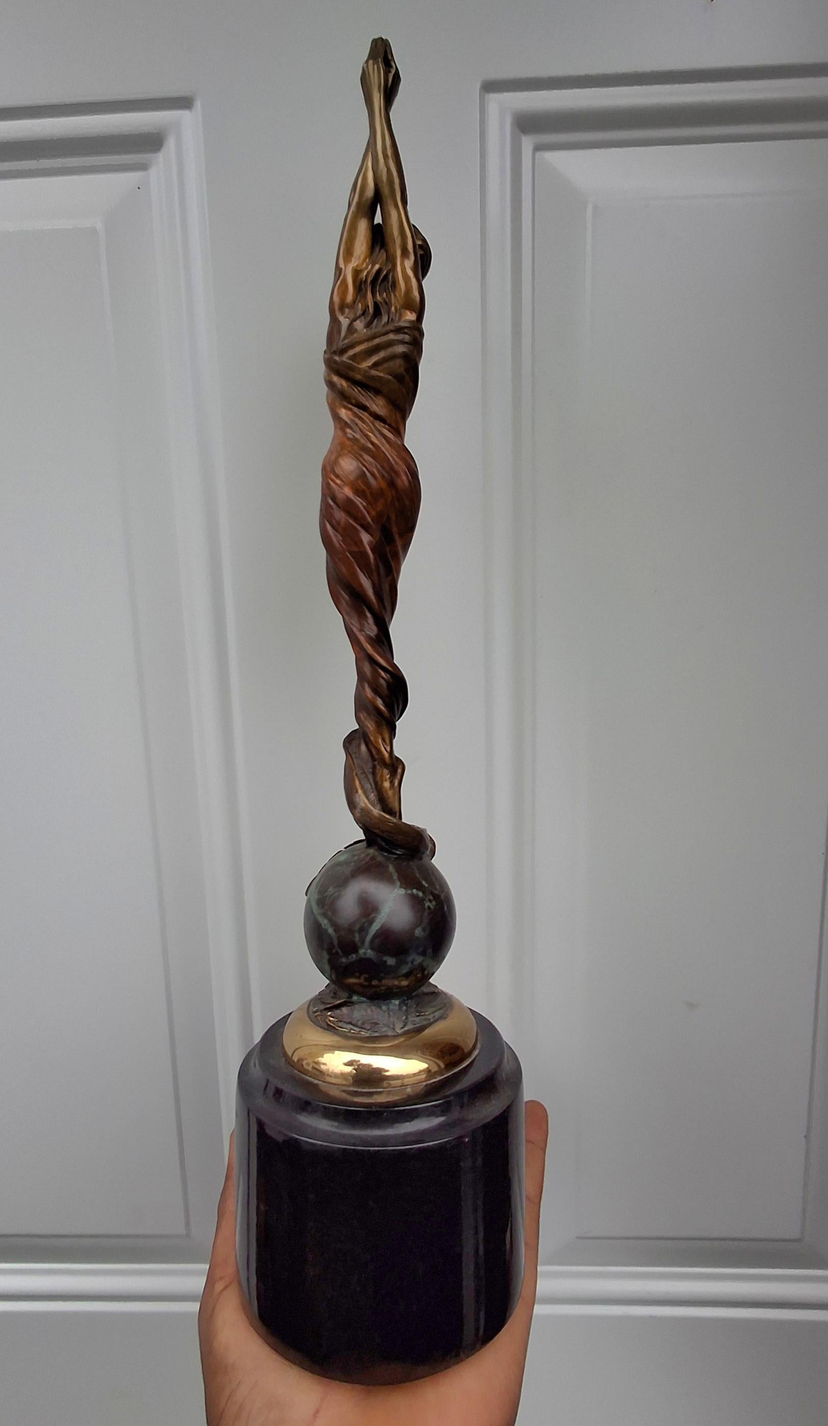 J Lacasse ( B. A. B. 1948), Scultura in bronzo della compassione, firmata, 21/50 in vendita 6