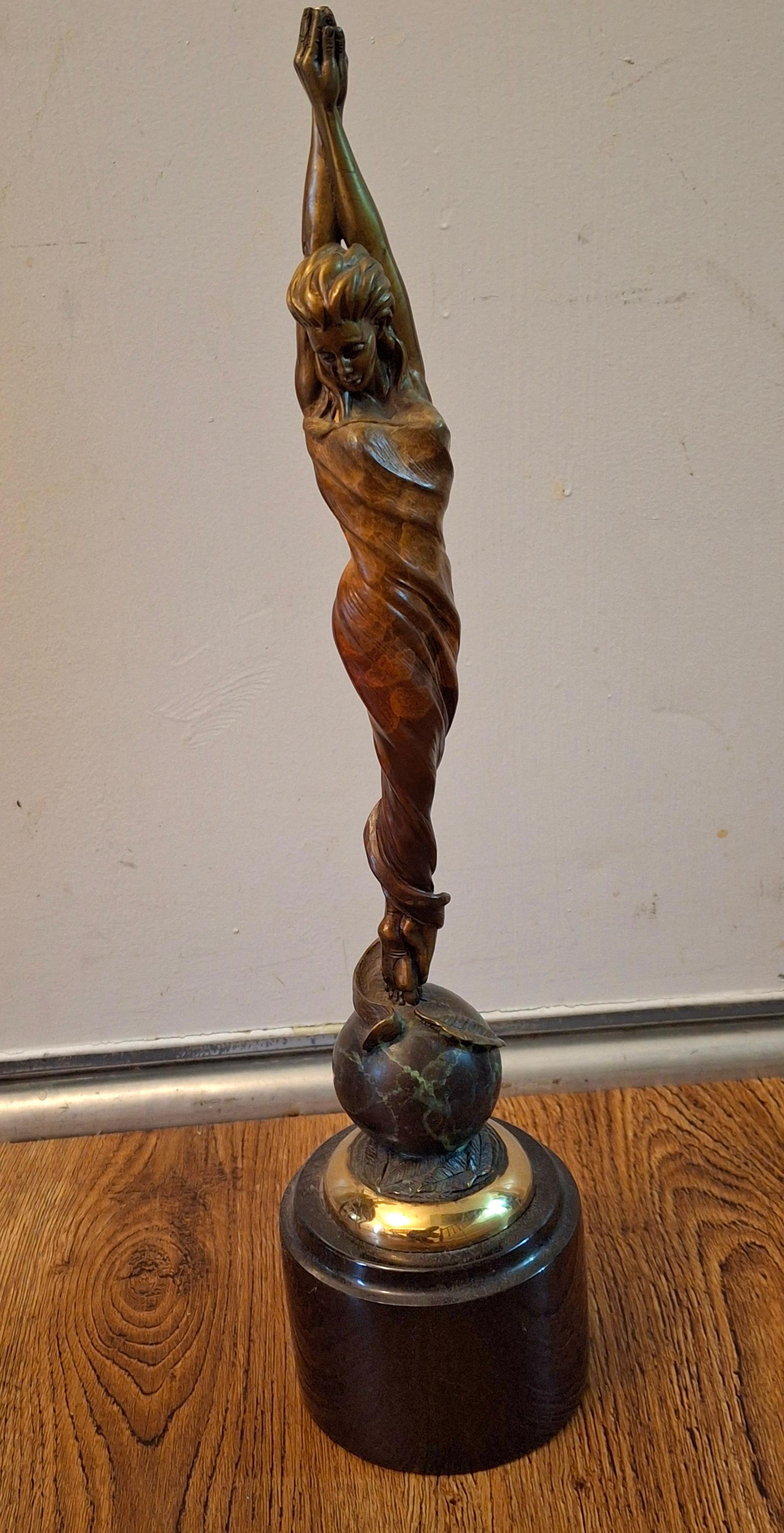 Americano J Lacasse ( B. A. B. 1948), Scultura in bronzo della compassione, firmata, 21/50 in vendita