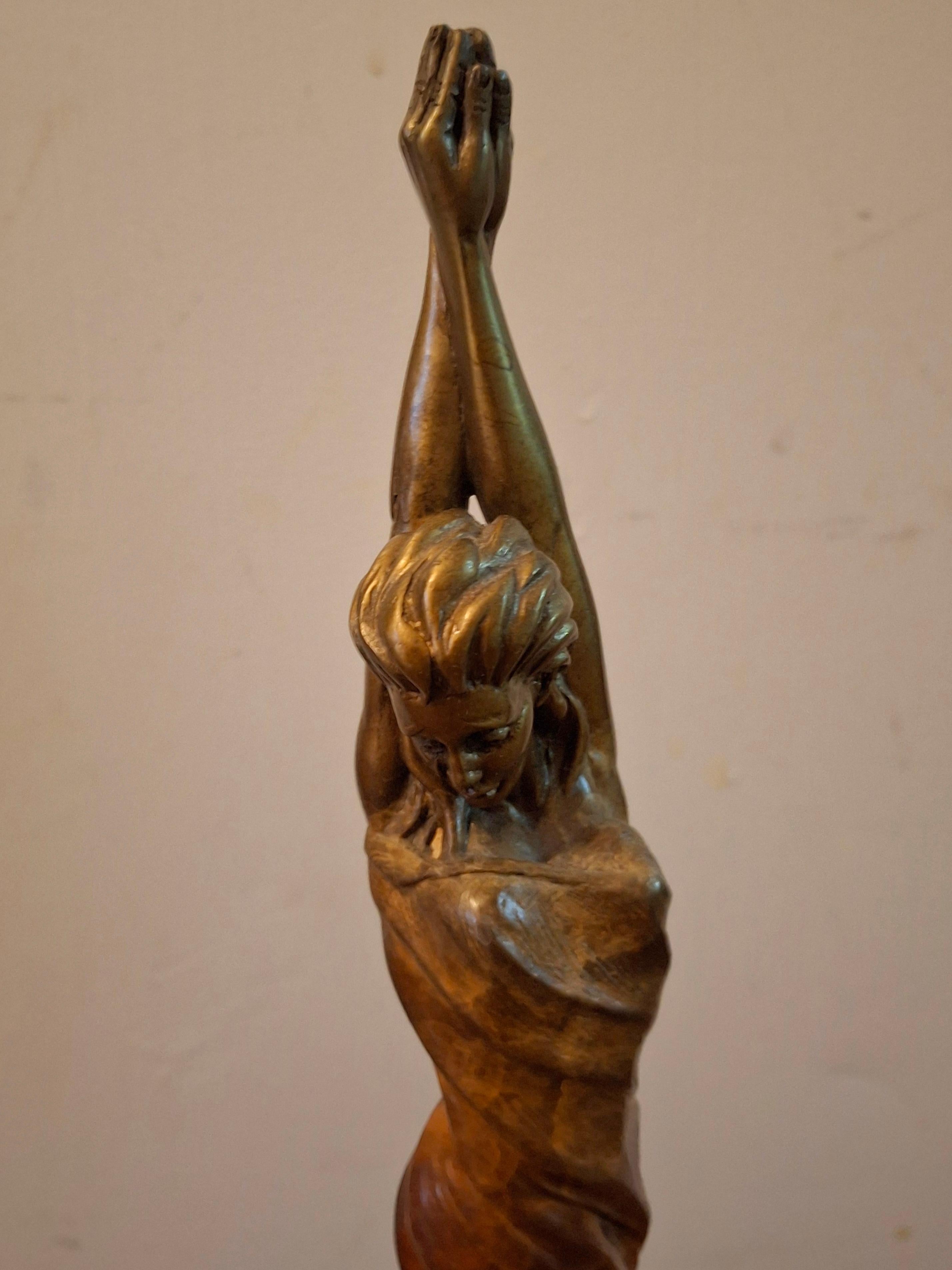 XXI secolo e contemporaneo J Lacasse ( B. A. B. 1948), Scultura in bronzo della compassione, firmata, 21/50 in vendita