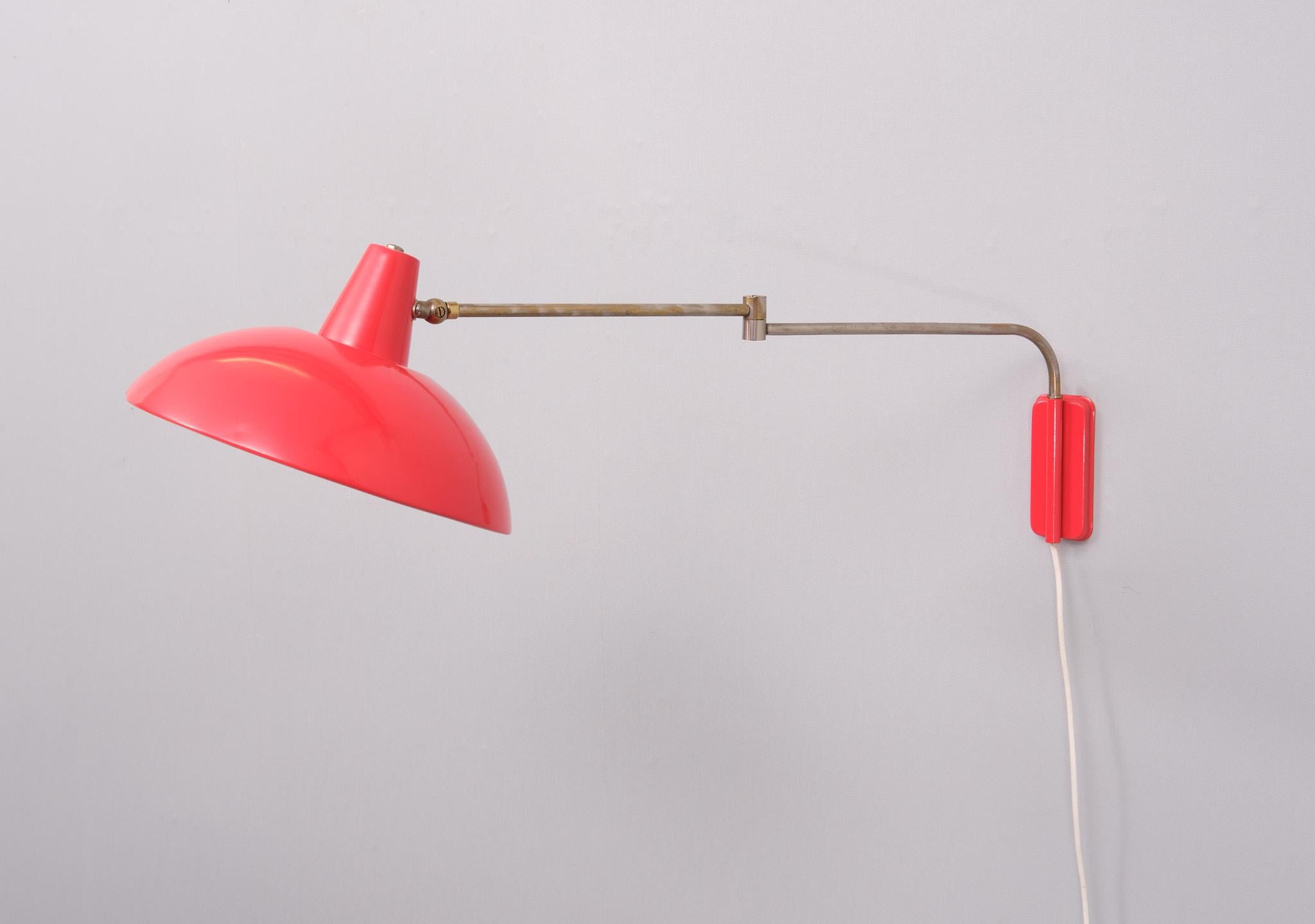 Dutch J M Hoogervorst swing-arm wall lamp for Anvia 1960s  Holland  For Sale