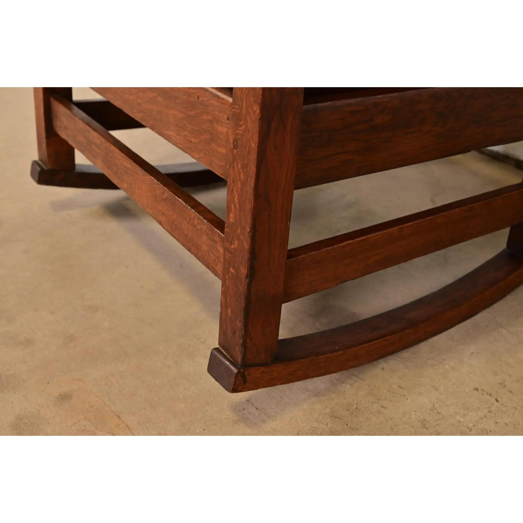 J. M. I. Young & Son Sedia a dondolo antica Mission Oak Arts & Crafts, CIRCA 1910 in vendita 3