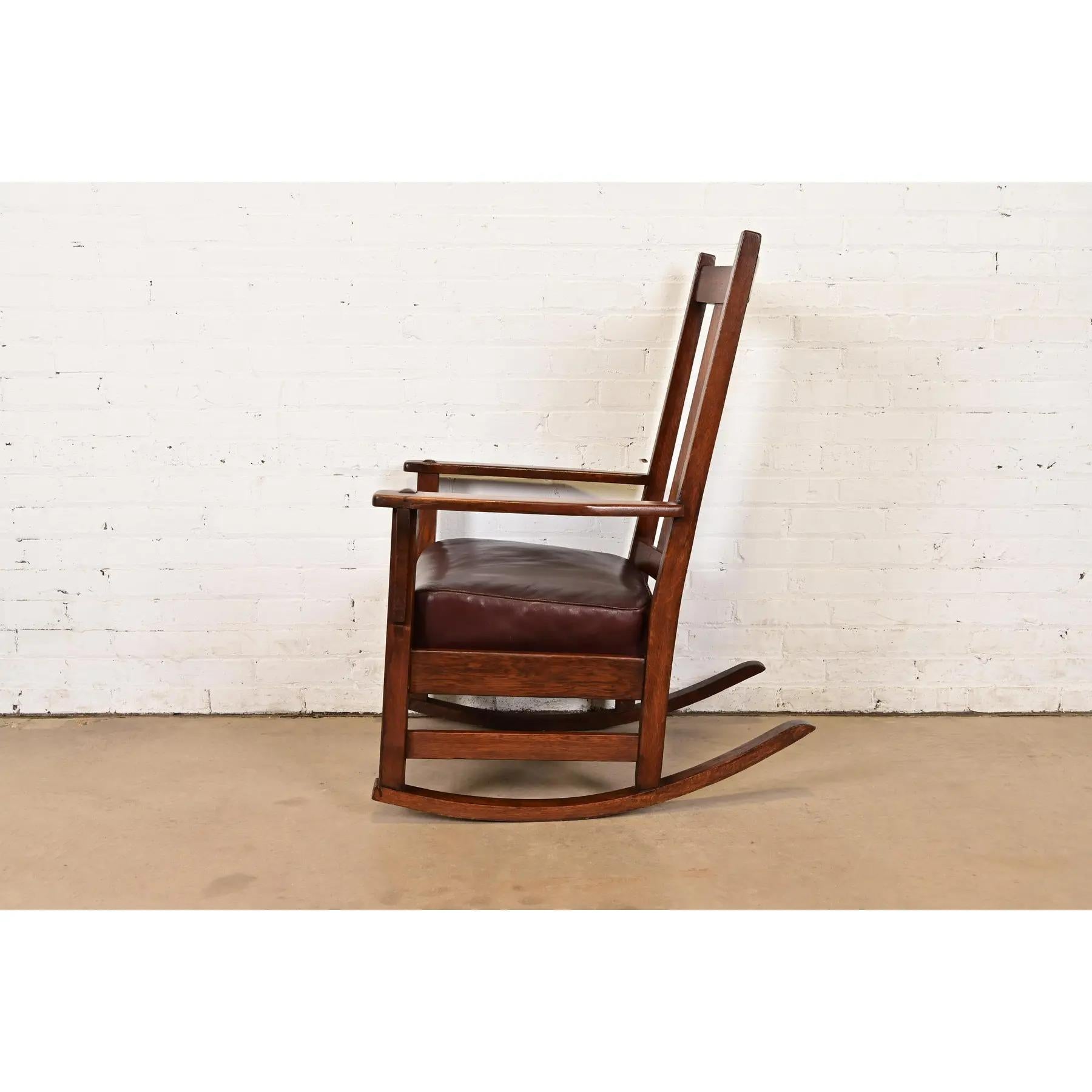 J. M. I. Young & Son Sedia a dondolo antica Mission Oak Arts & Crafts, CIRCA 1910 in vendita 4