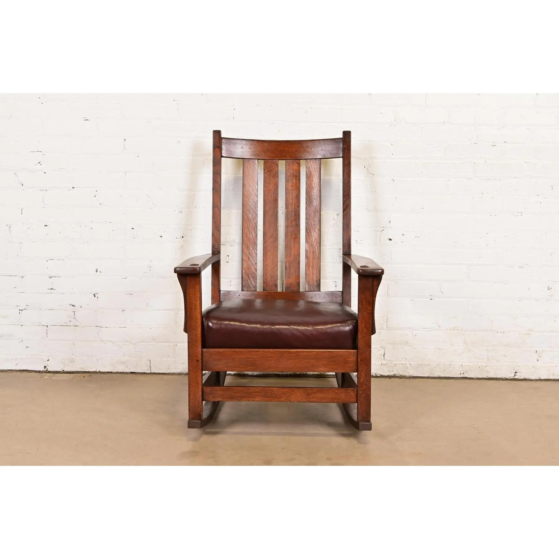 Arts and Crafts J. M. I. Young & Son Sedia a dondolo antica Mission Oak Arts & Crafts, CIRCA 1910 in vendita