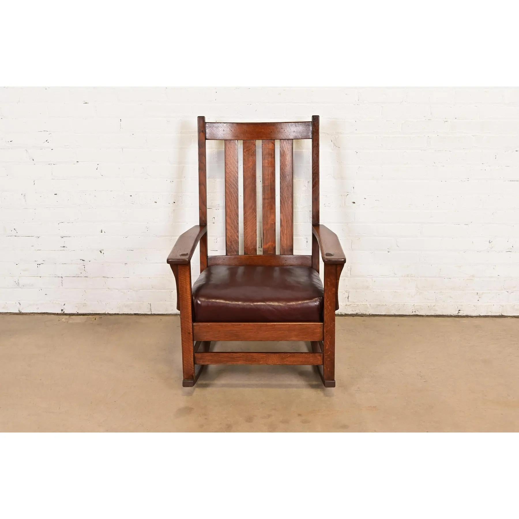 Americano J. M. I. Young & Son Sedia a dondolo antica Mission Oak Arts & Crafts, CIRCA 1910 in vendita