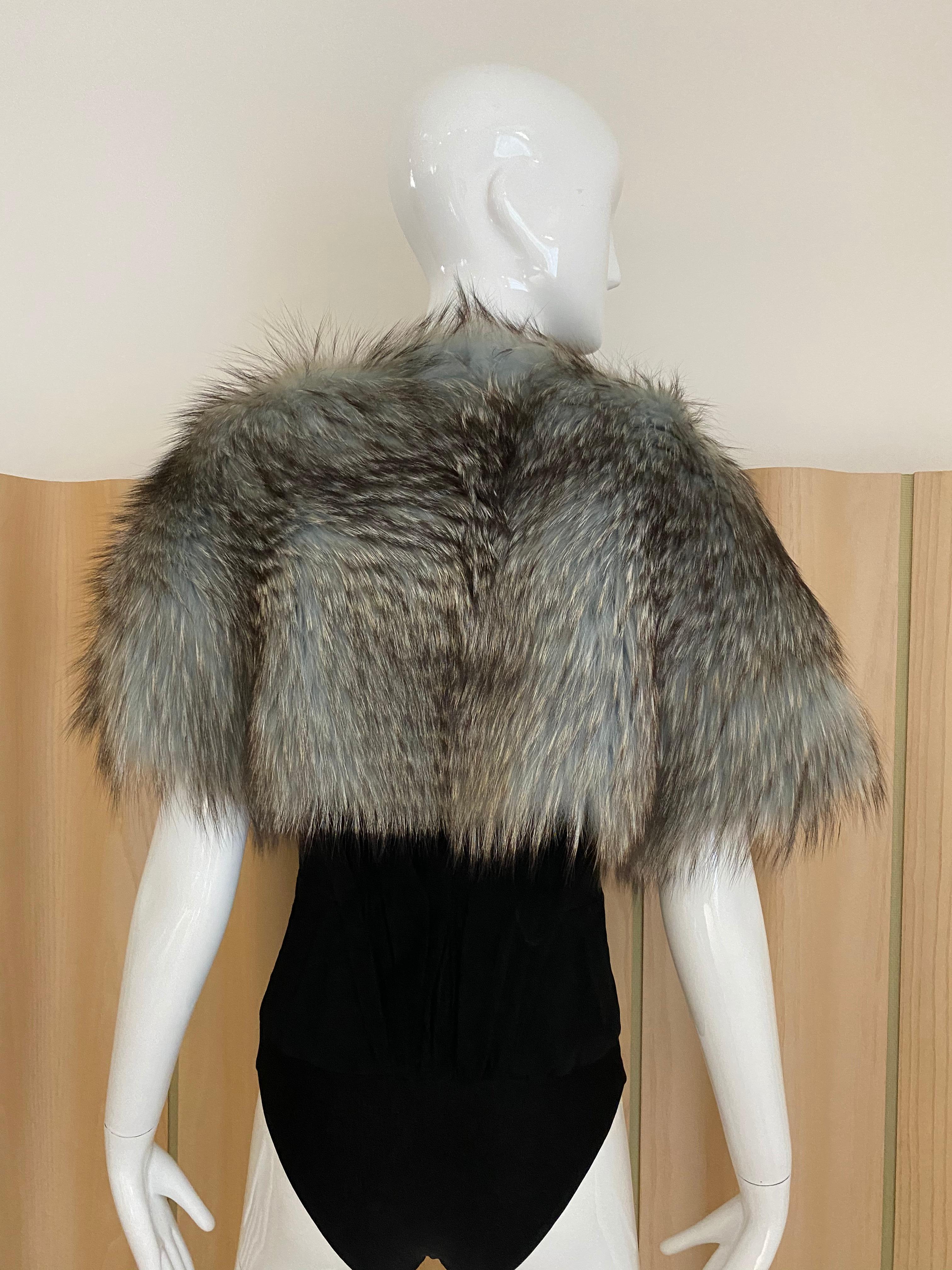 J Mendel Blue and Grey Fox Capelet bolero jacket In Excellent Condition In Beverly Hills, CA