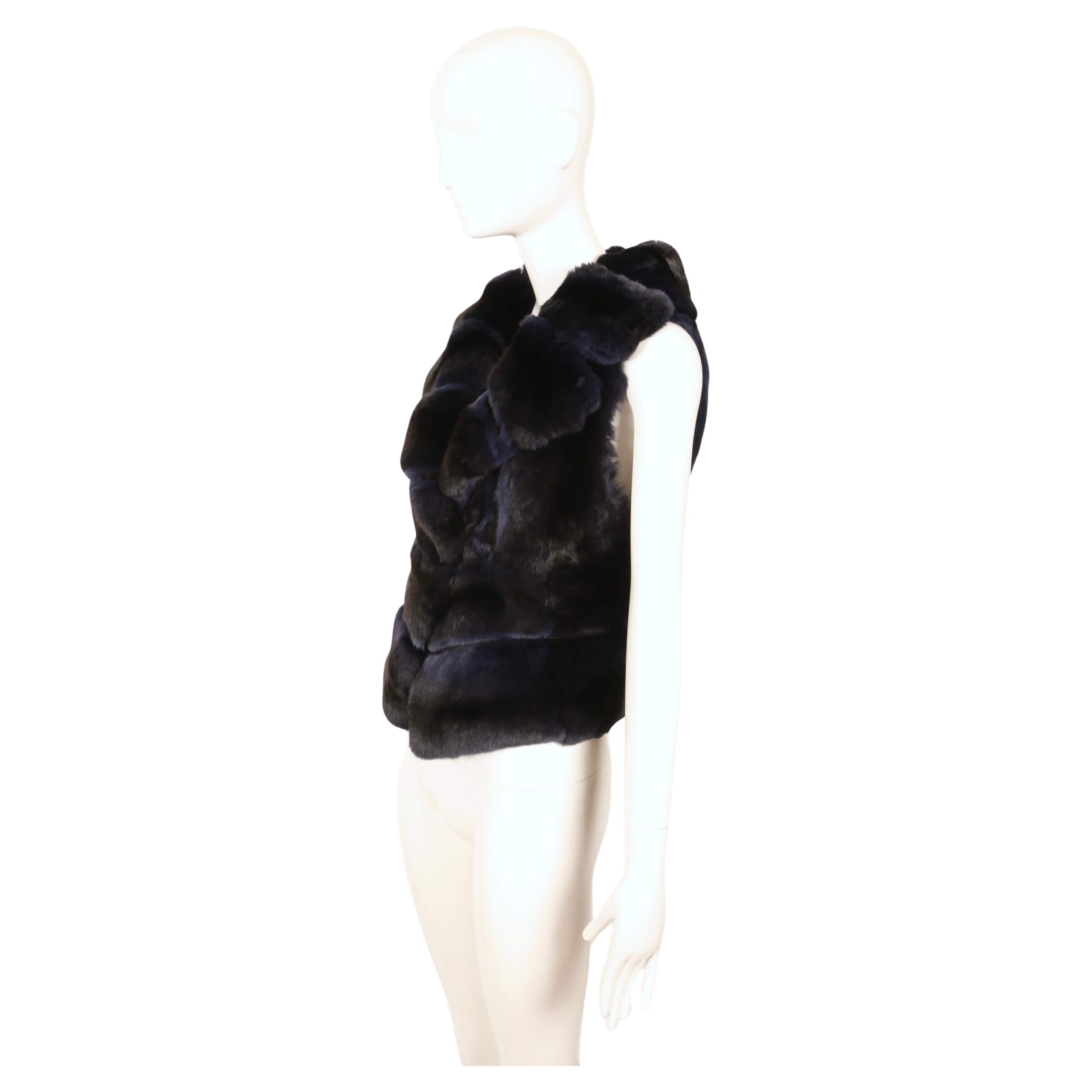J. MENDEL chaleco de piel de chinchilla azul y negro en venta 1