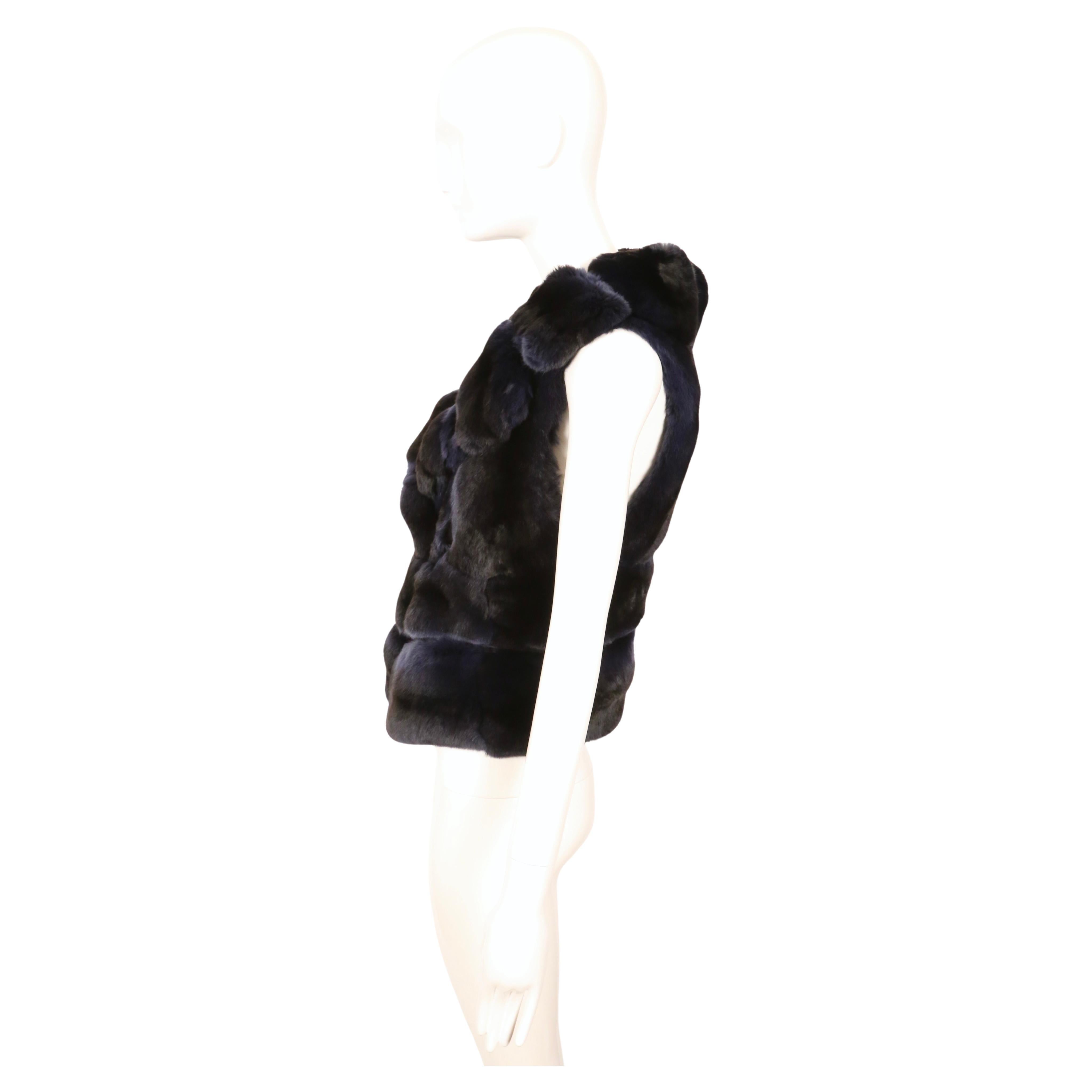 J. MENDEL chaleco de piel de chinchilla azul y negro en venta 2