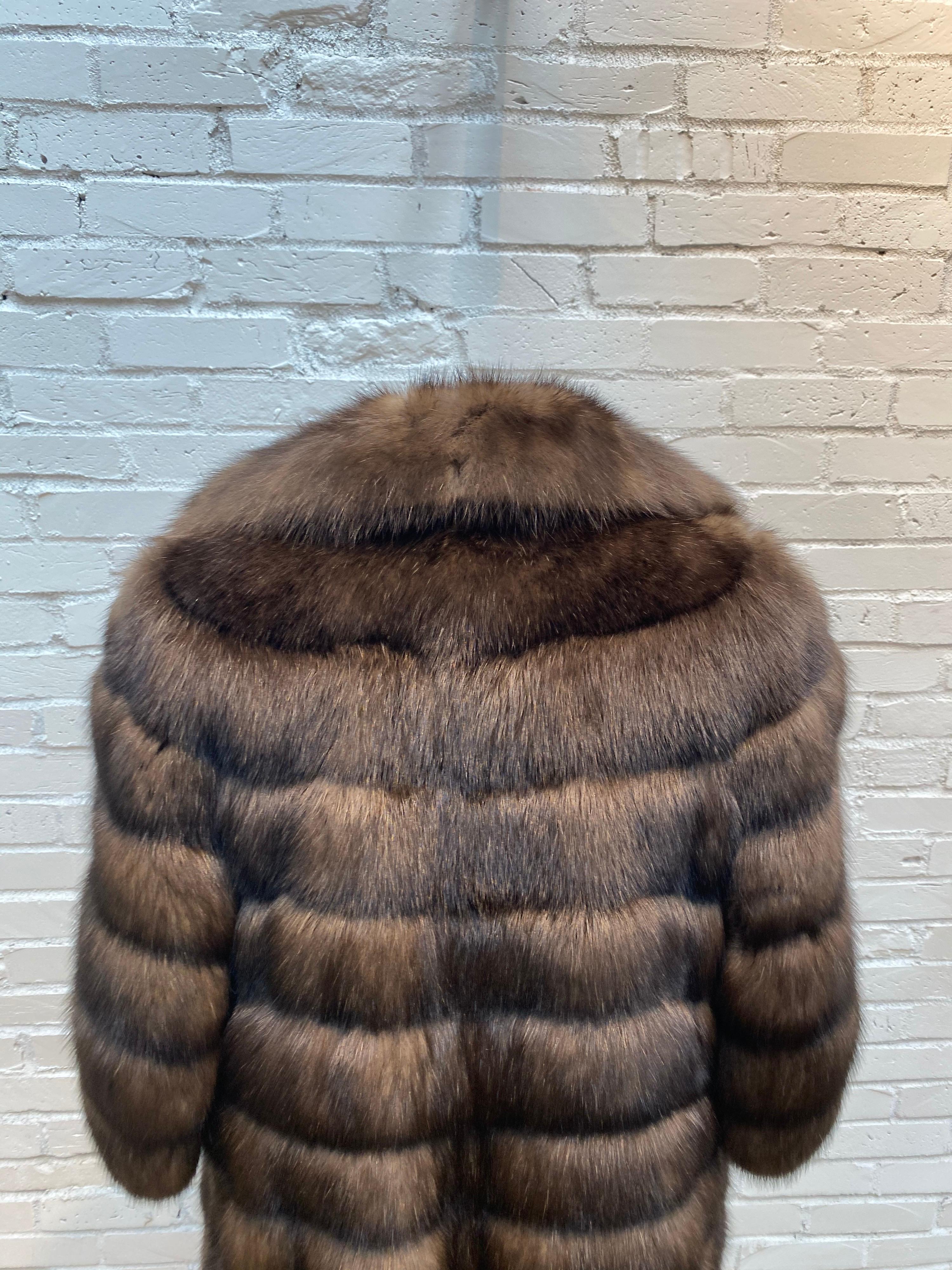 J Mendel Cabrio-Mantel aus braunem Zobelpelz 3