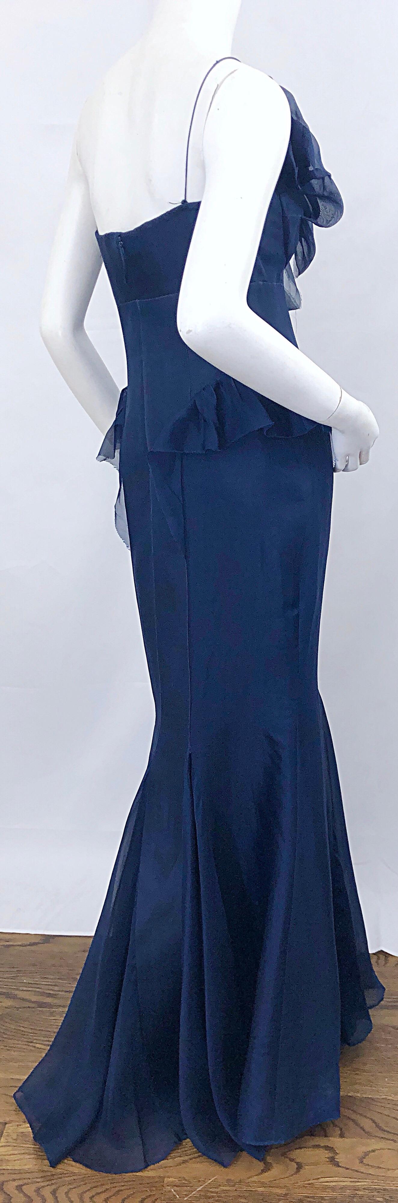 2000s J. Mendel Couture Size 4 Navy Blue Silk Chiffon One Shoulder Mermaid Gown  For Sale 3