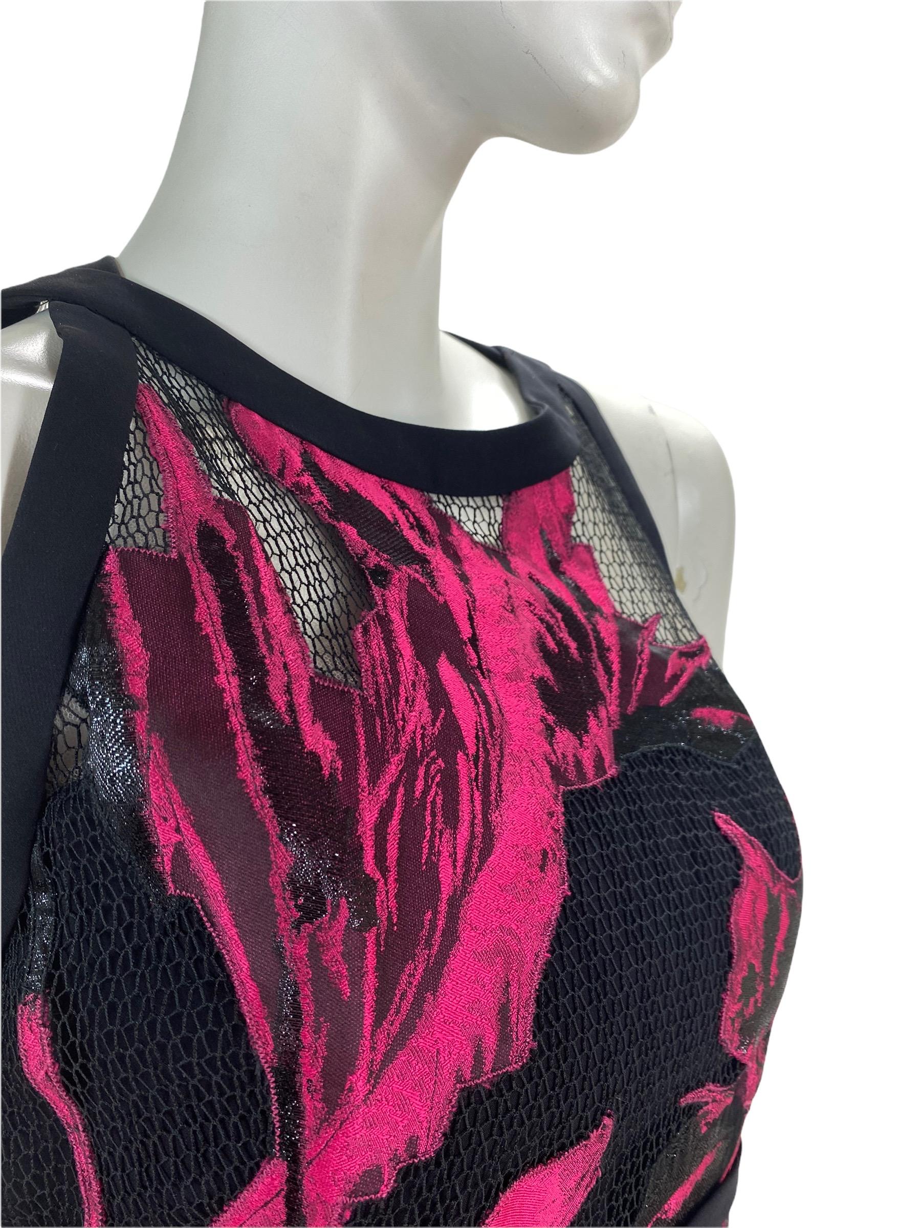 J. Mendel Floral Print Long Evening Dress
Designer size 8
Raspberry Red Color with Shiny Black Print over the Black Background, Application over the Tulle on Bust, Interior Corset, Fully Lined.
Measurements: Front - 65inches, Back - 78