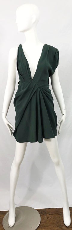 J. Greene & Greene, il mini abito asimmetrico sexy e scollato dei primi anni 2000.