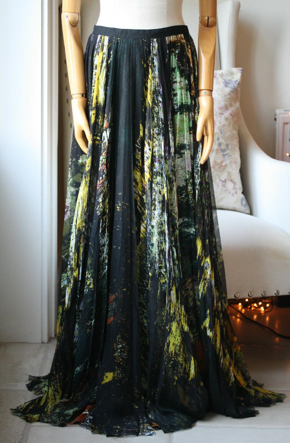 Abstract-print silk chiffon. 
Accordion pleated a-line silhouette. 
Slit hem falls to the floor. 
100% Silk; lining: 100% silk. 
Colour: multi. 

Size: US 4 (UK 8, FR 36, IT 40)
Skirt measures approx. 49 inches

Condition: New with tags. 