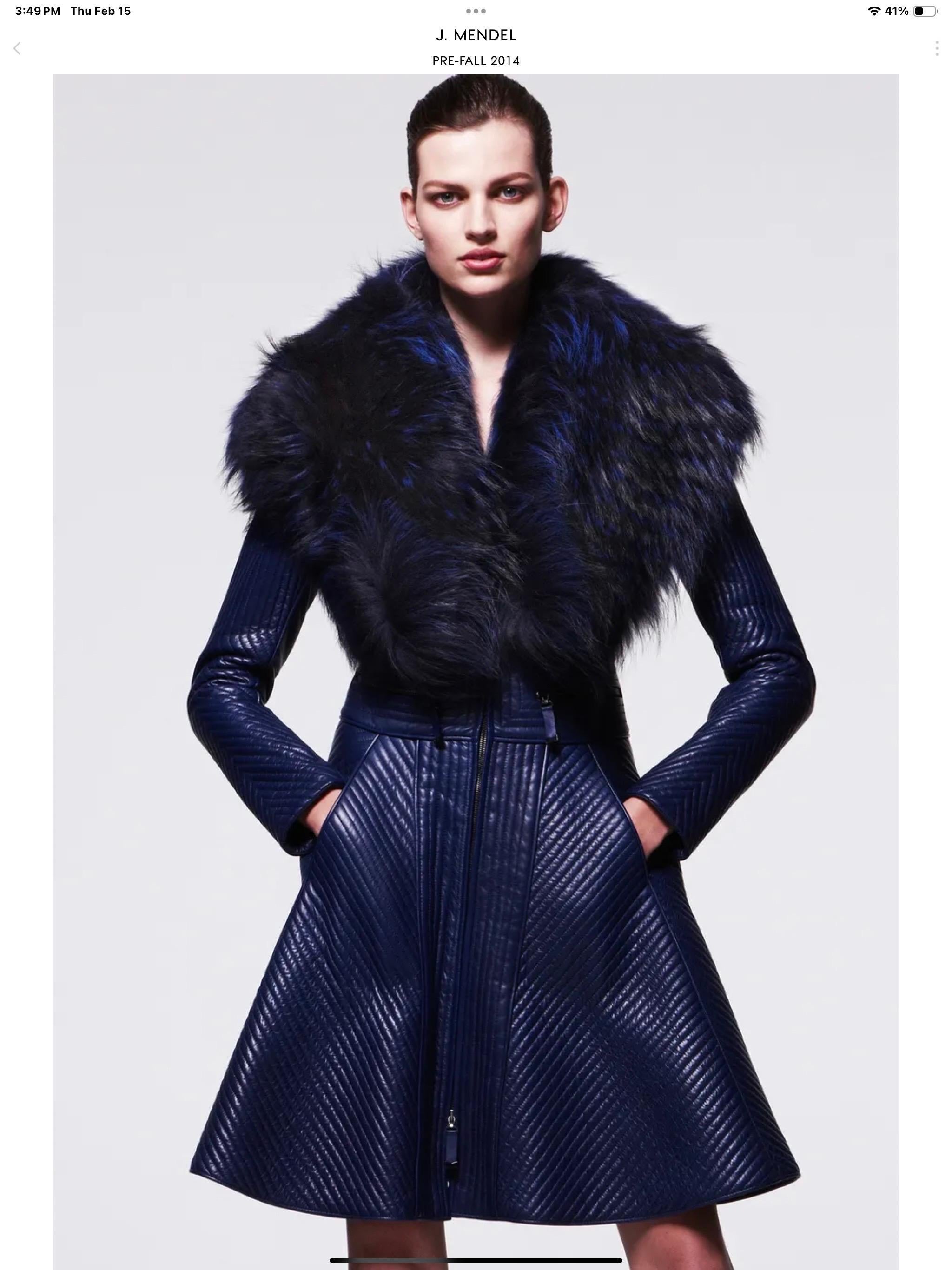J Mendel Laufsteg Pre Fall 2014 Blaues gestepptes Ledermantelkleid mit Pelzkragen-Kleid-Größe 4 im Angebot 11