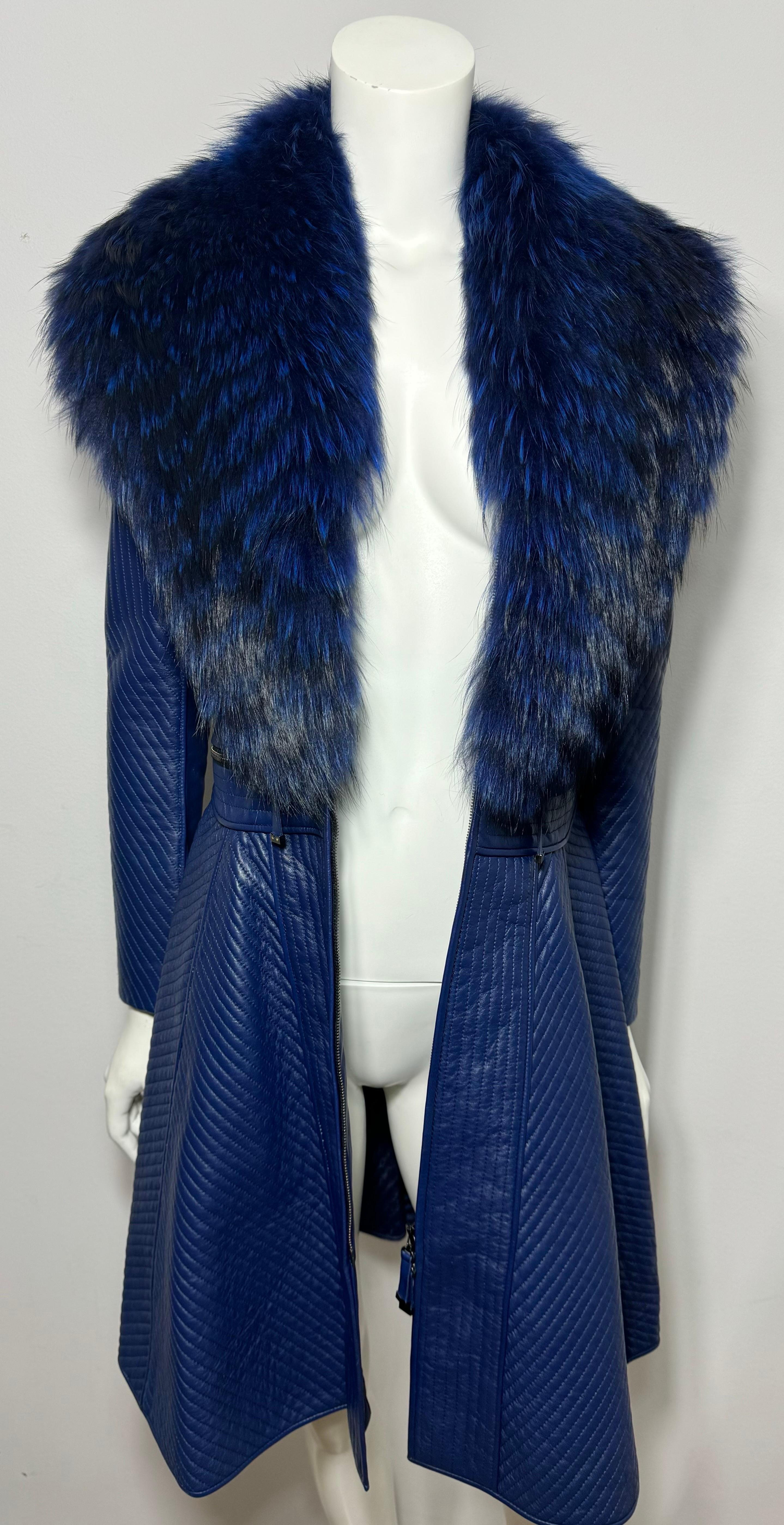 J Mendel Laufsteg Pre Fall 2014 Blaues gestepptes Ledermantelkleid mit Pelzkragen-Kleid-Größe 4 im Angebot 4
