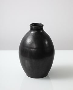 J. Vaso nero Mougin, Francia, 1950 circa, firmato