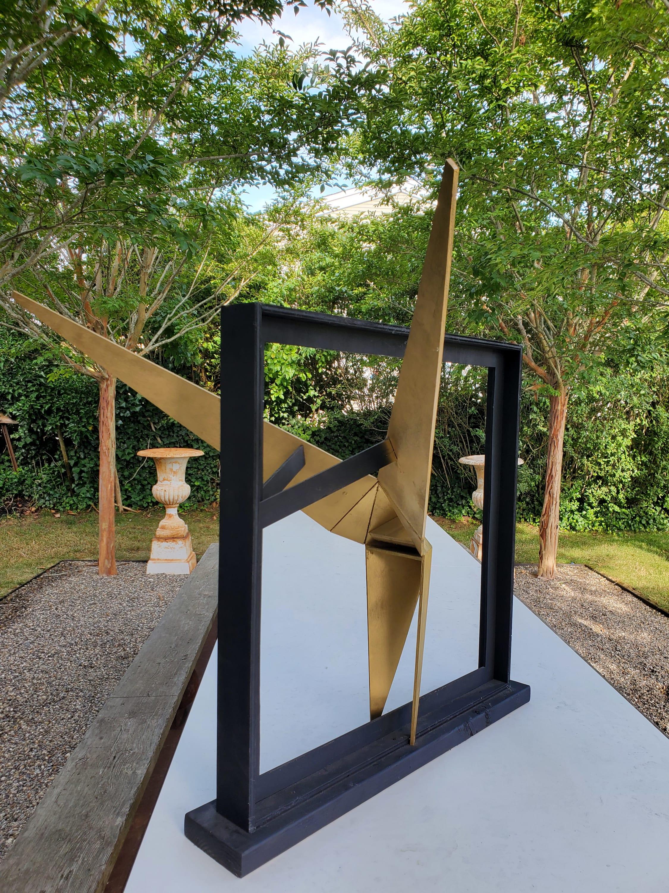 Goldene Ballerina – Sculpture von J. Oscar Molina