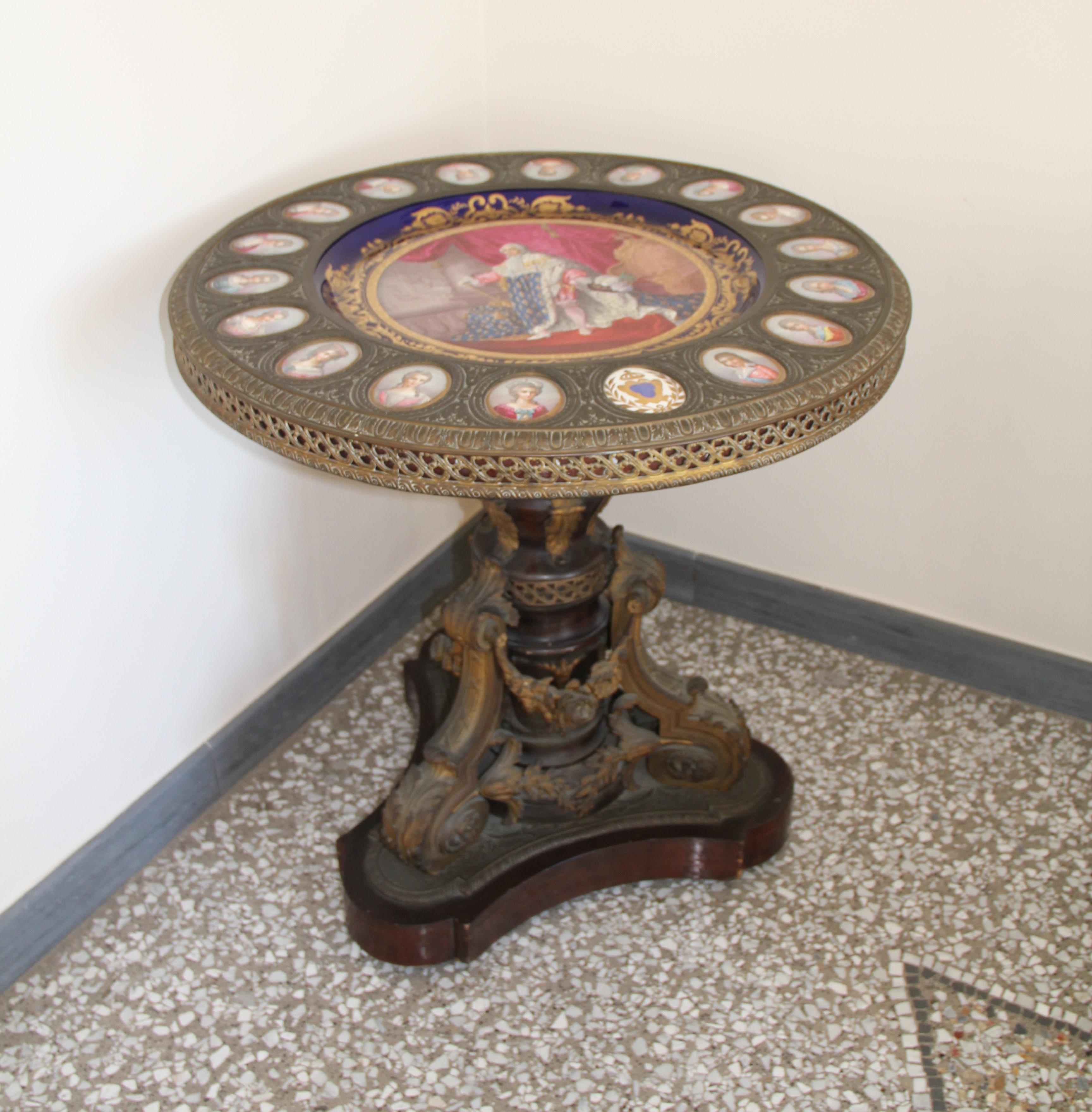 19th Century Gueridon Porcelain Table Signed by J Pascault For Sale 1