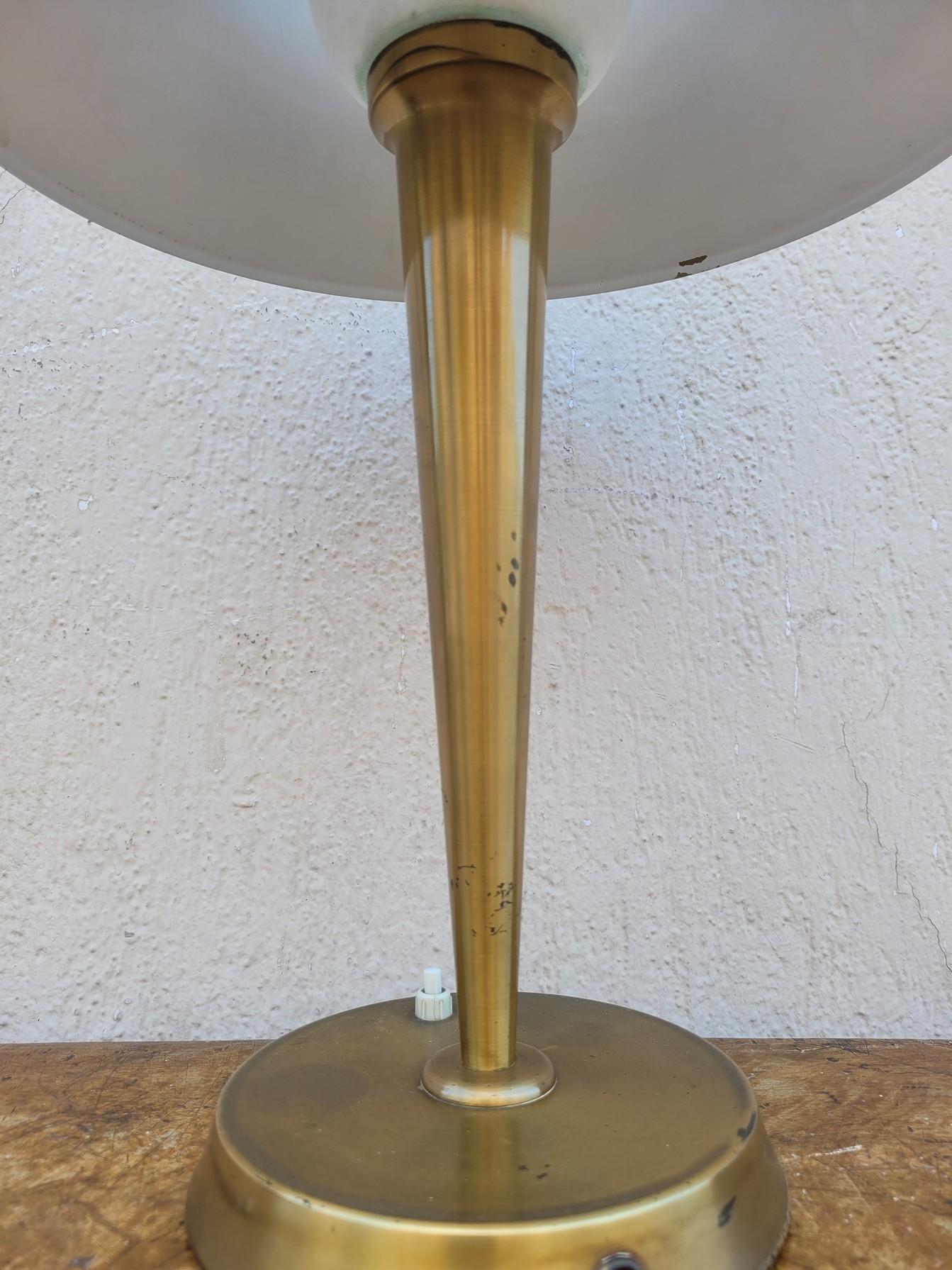 J Perzel, lampe de table en laiton, 20e siècle en vente 2