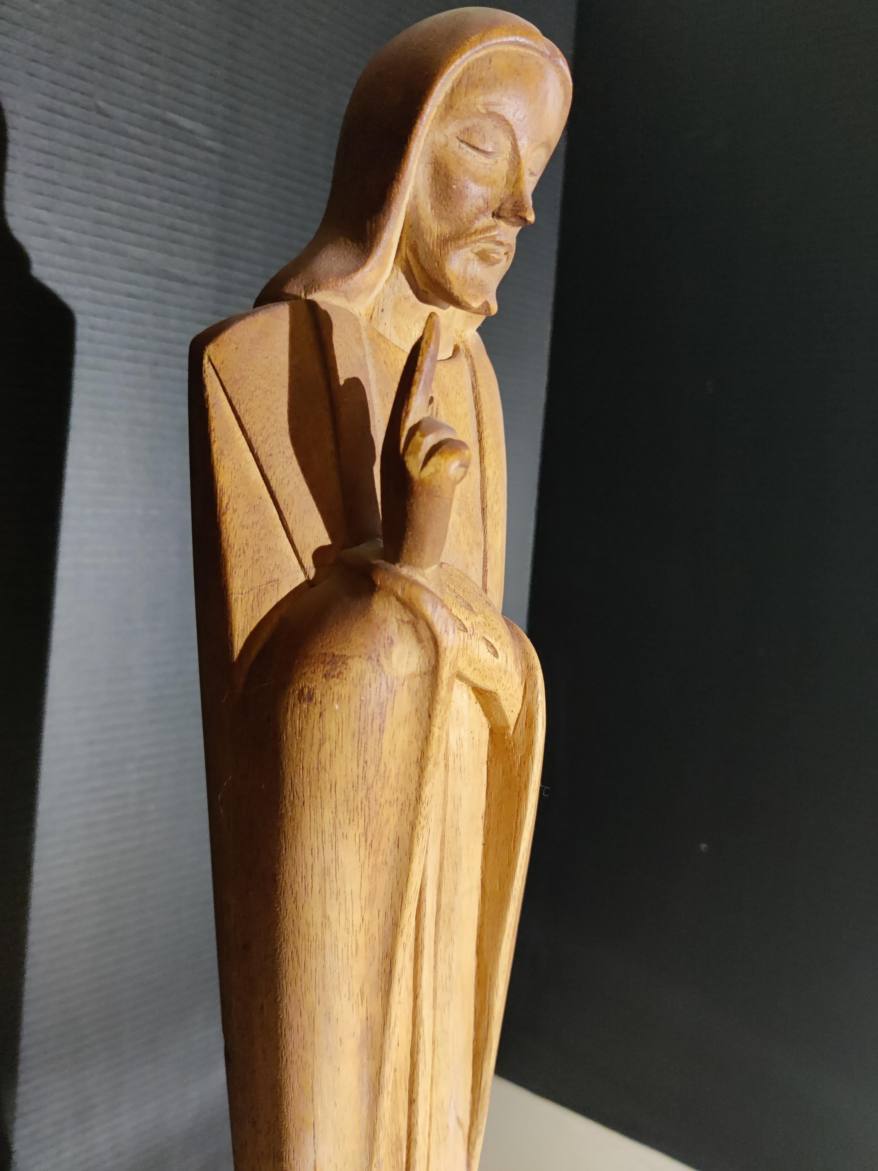 J. Gesù scolpito in legno di Pinal
Jose Pinal è un intagliatore di legno messicano, dal 1913 al 1983.
Firmato in basso.  
Tutte le sculture sono in buone condizioni.  Non manca nulla.  Alcuni segni di usura sulla finitura.
Base nera.  1,88 H. X