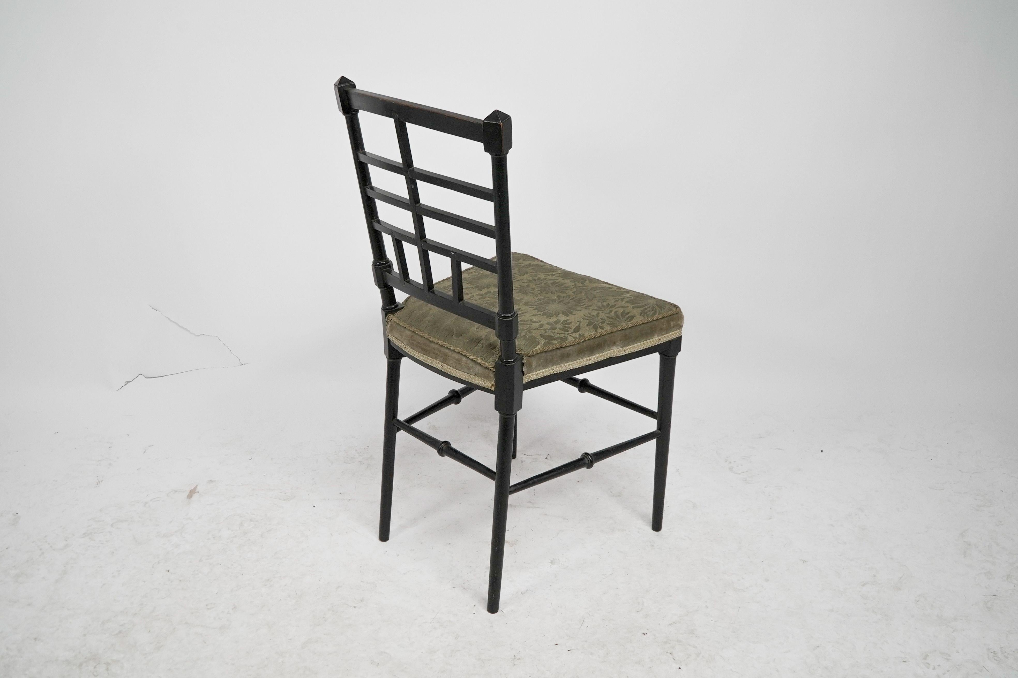 Fin du XIXe siècle J. Plucknett attribué Collier & Plucknett prob. Chaise d'appoint anglo-japonaise ébénisée en vente