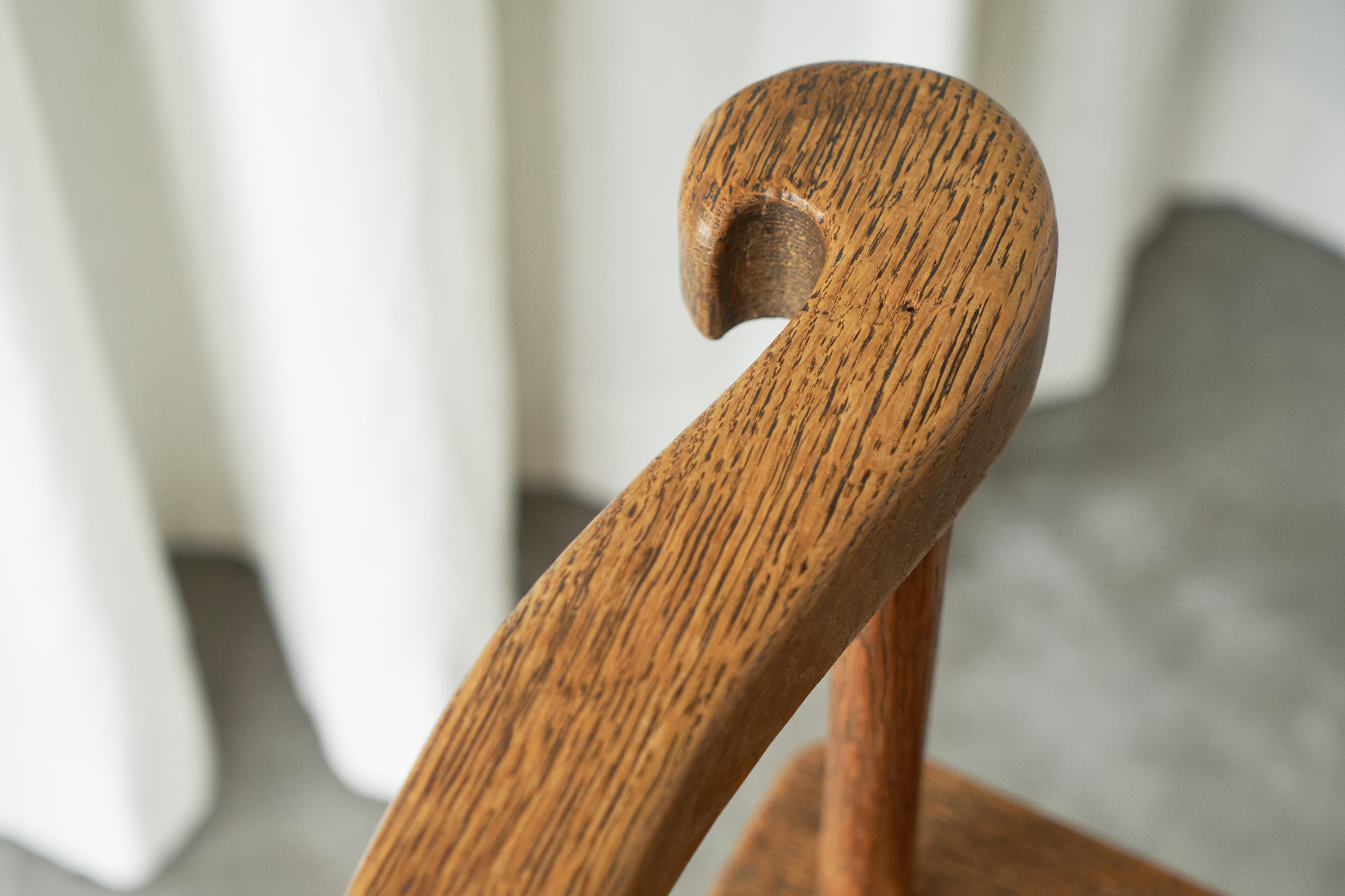 J. R. Hoogezand Sillón tradicional vernáculo de roble Países Bajos Años 30 Hecho a mano en venta