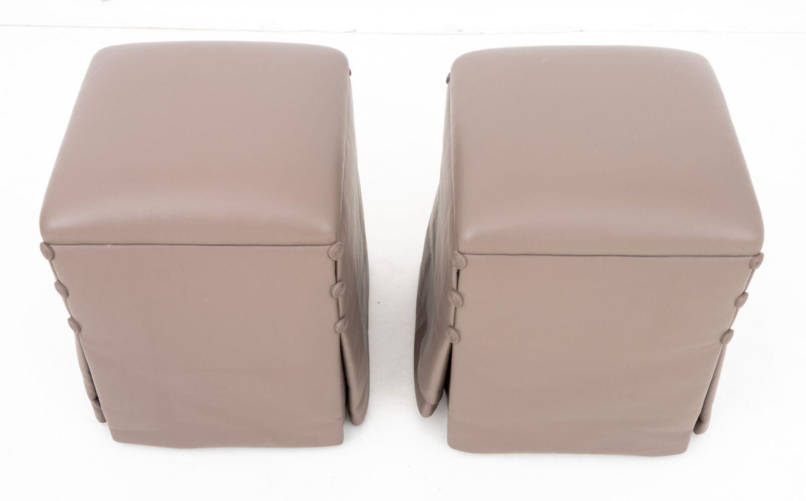 Américain J. Pouf en cuir de Robert Scott, paire en vente