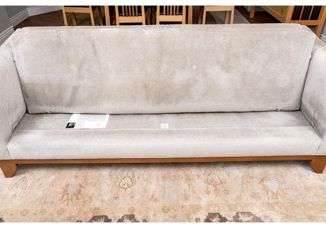 J. Robert Scott Gepolstertes Adrianna Sofa im Angebot 6