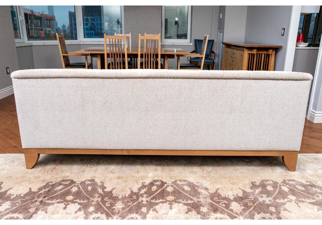 J. Robert Scott Gepolstertes Adrianna Sofa im Angebot 10