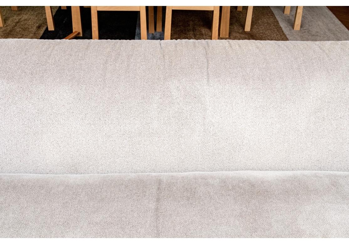 J. Robert Scott Gepolstertes Adrianna Sofa (Moderne der Mitte des Jahrhunderts) im Angebot