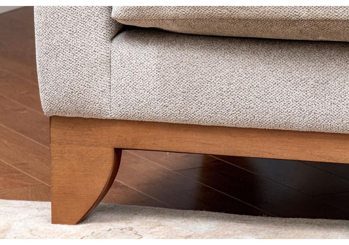 J. Robert Scott Gepolstertes Adrianna Sofa (amerikanisch) im Angebot