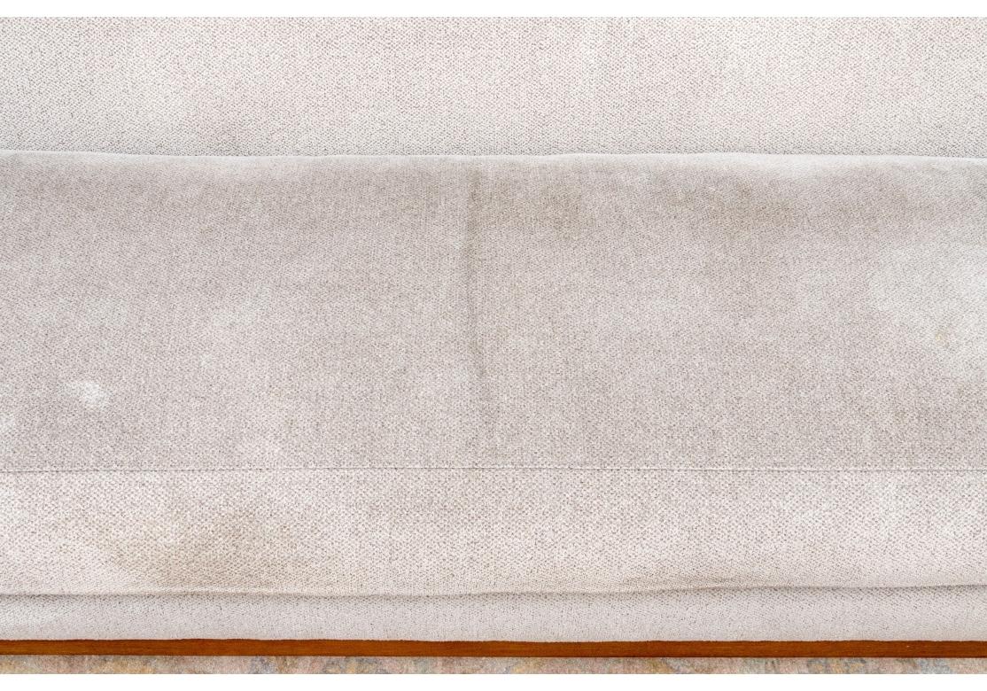 J. Robert Scott Gepolstertes Adrianna Sofa (21. Jahrhundert und zeitgenössisch) im Angebot