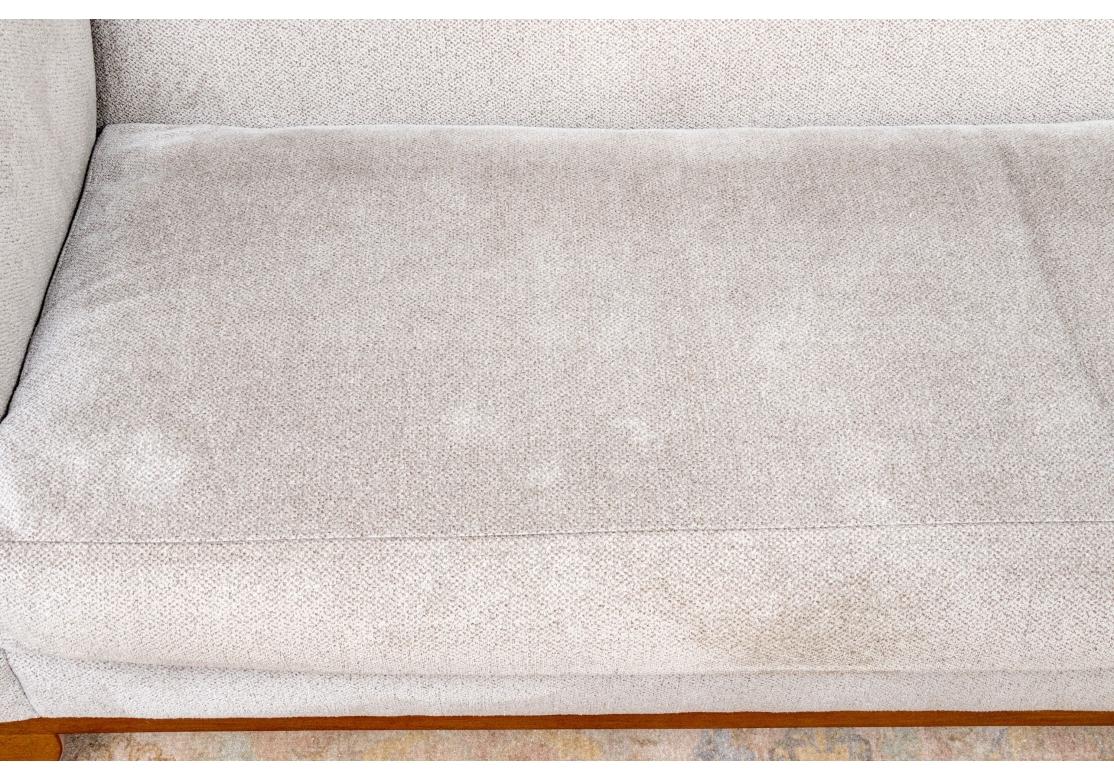 J. Robert Scott Gepolstertes Adrianna Sofa im Angebot 2