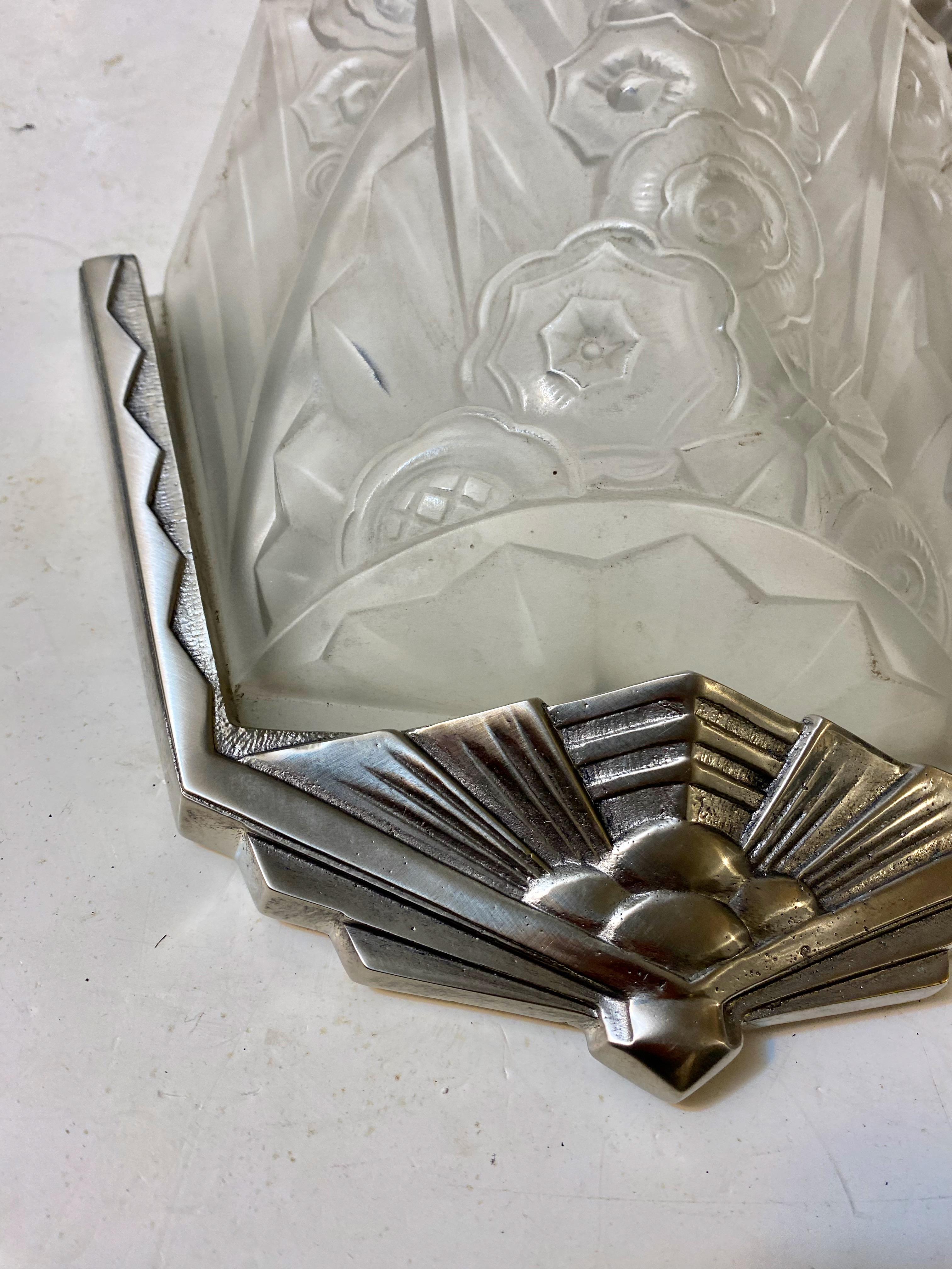 J. Robert Signiert Paar Französisch Art Deco Wandleuchter im Angebot 4