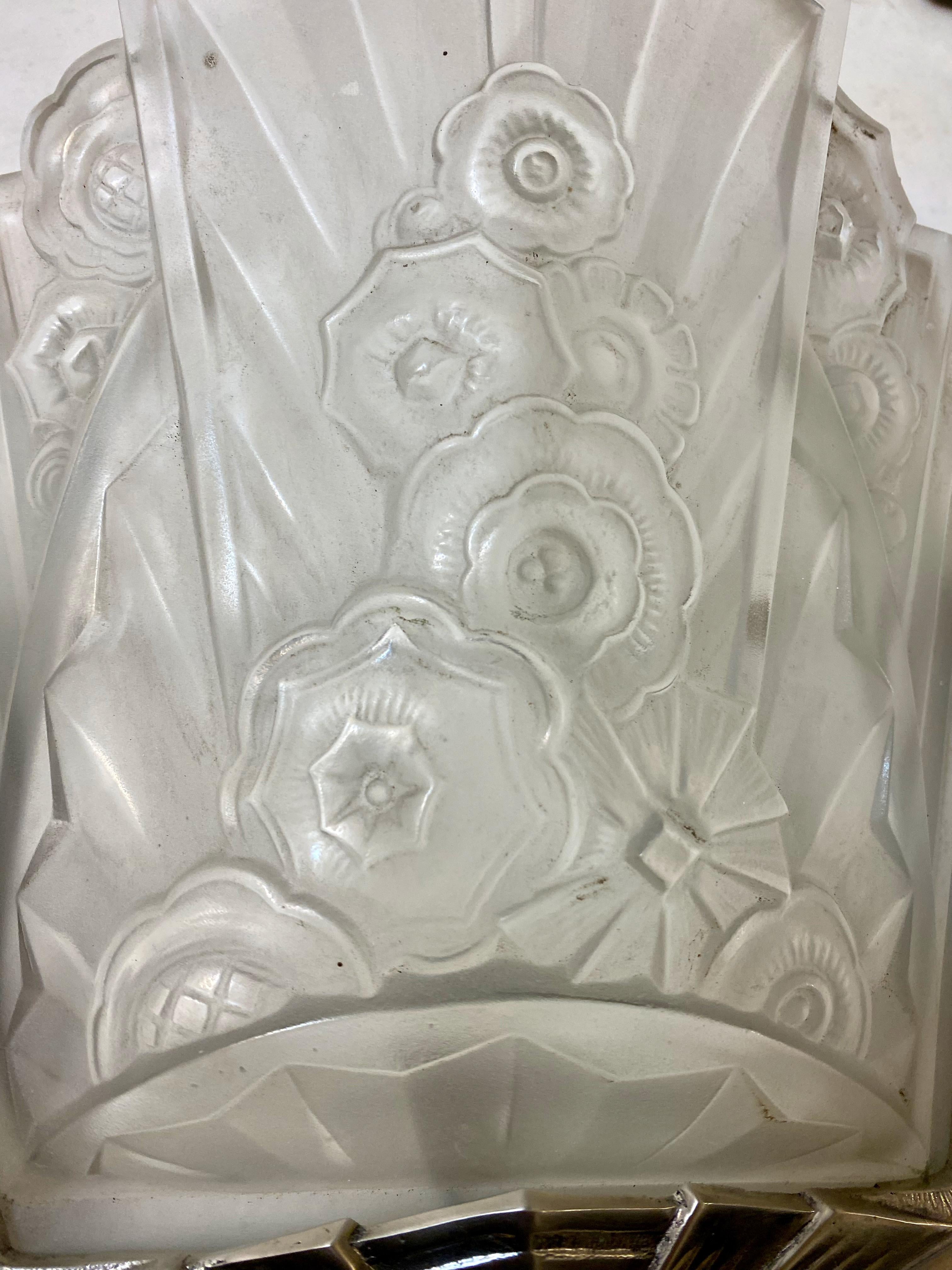 J. Robert Signiert Paar Französisch Art Deco Wandleuchter (Glas) im Angebot