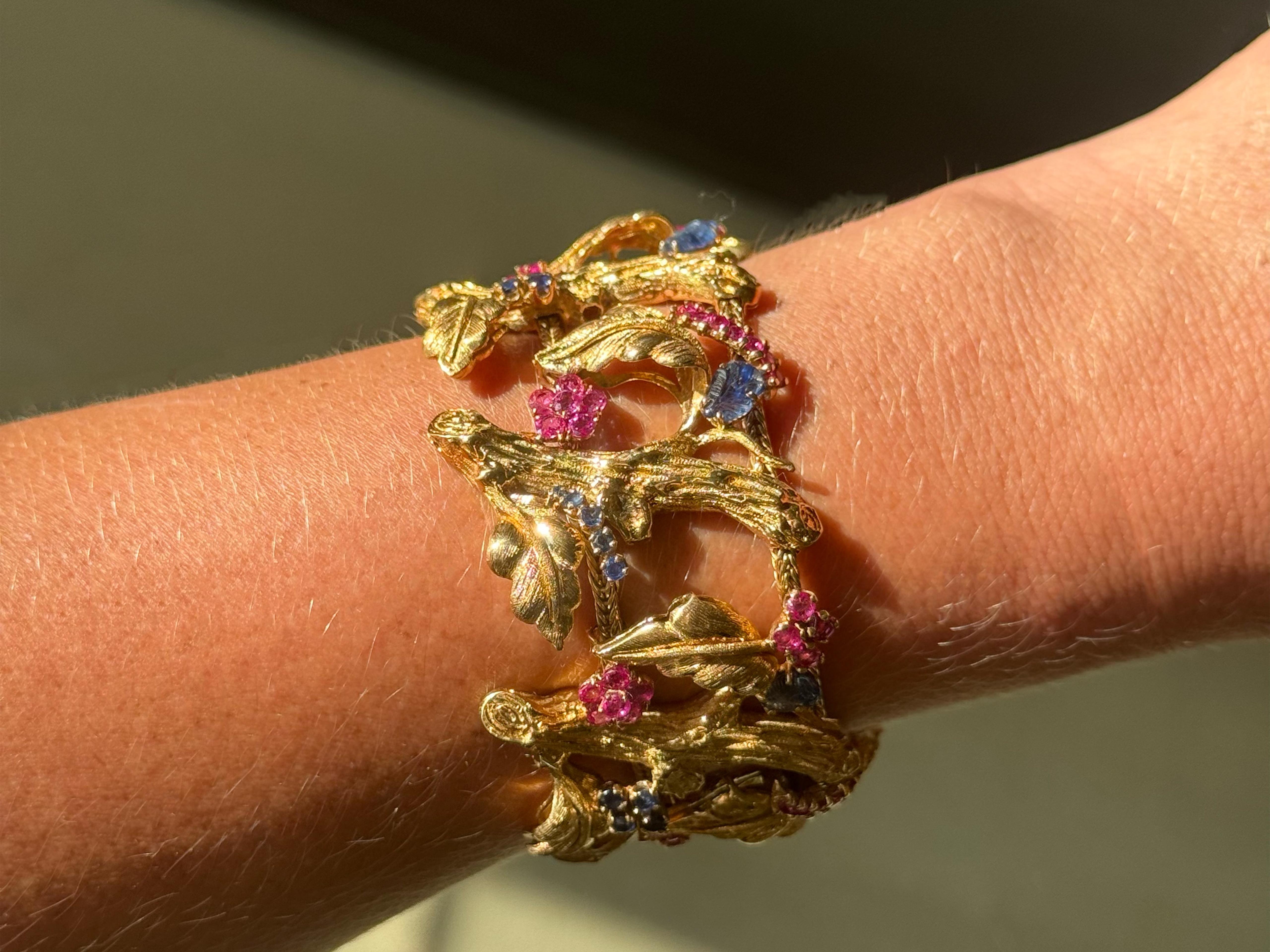 J Rossi Bracelet en or jaune 18 carats avec rubis et saphirs en vente 2